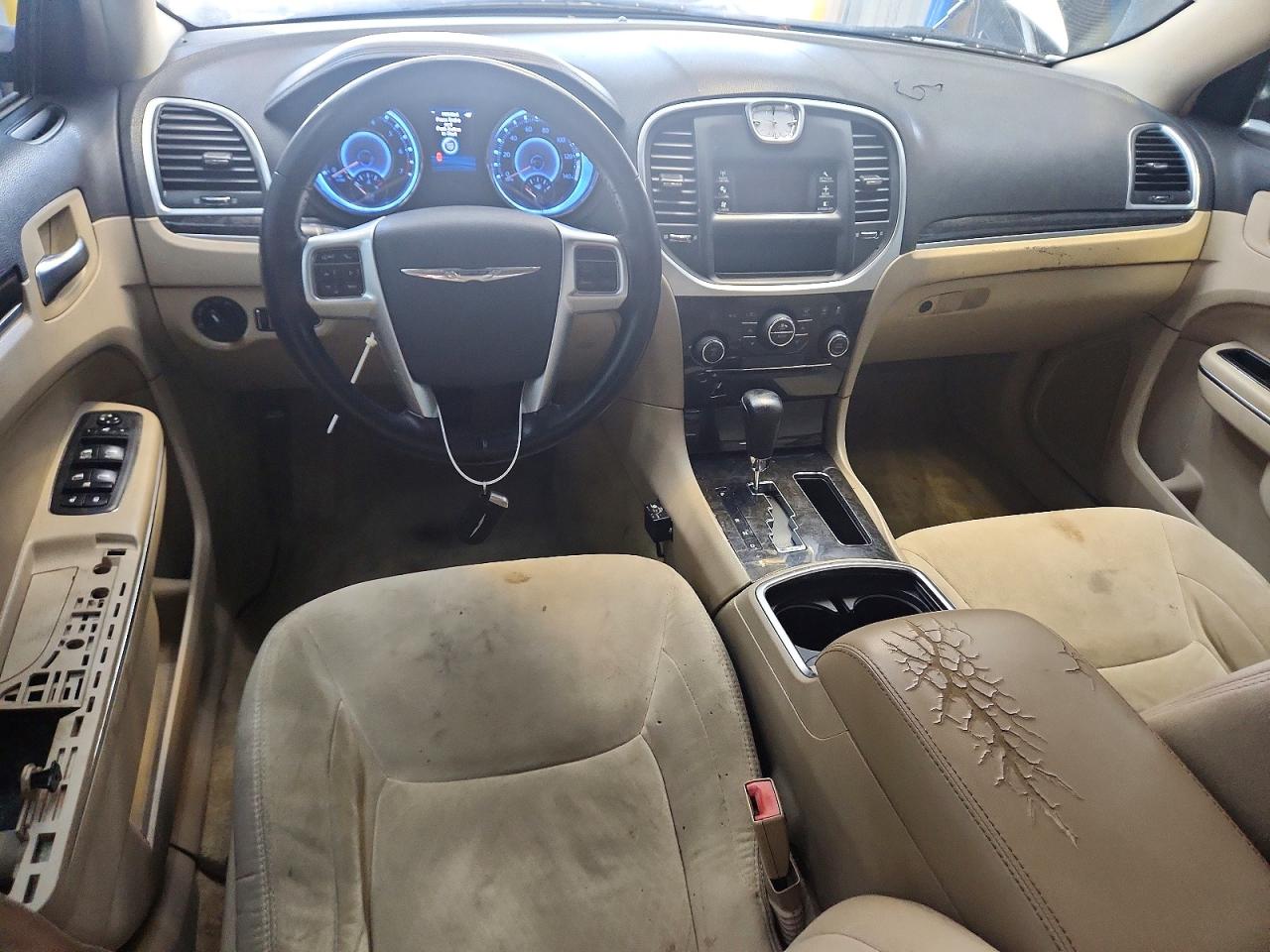 2012 Chrysler 300 White vin: 2C3CCAAG2CH104824