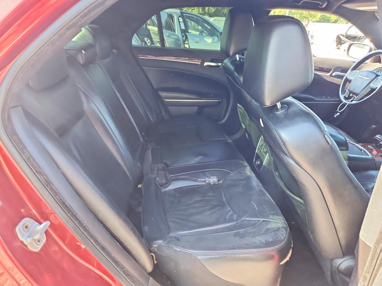 2013 Chrysler 300 Burgundy vin: 2C3CCAAG2DH569301