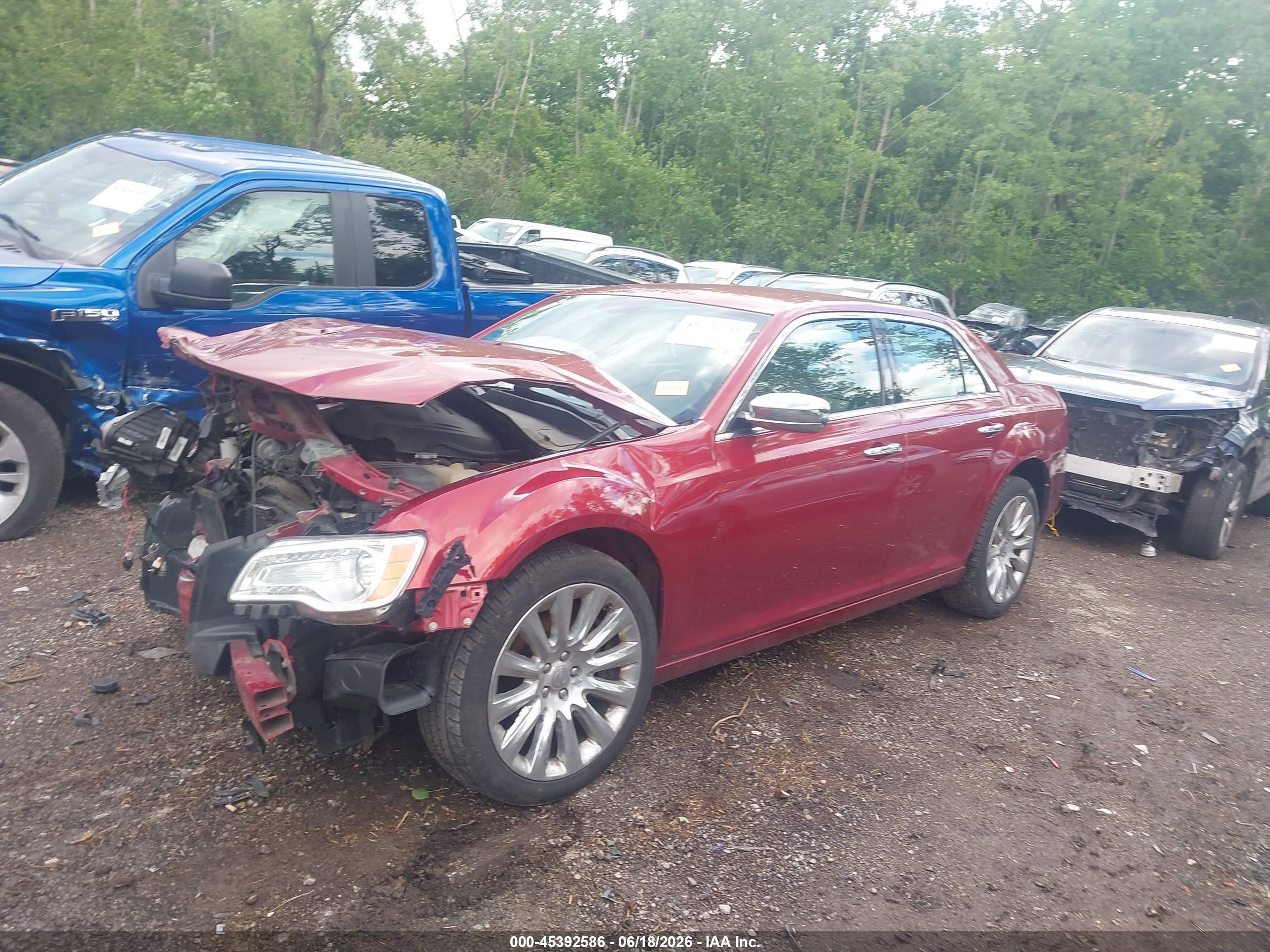 2014 Chrysler 300 Uptown Edition Red vin: 2C3CCAAG2EH352588