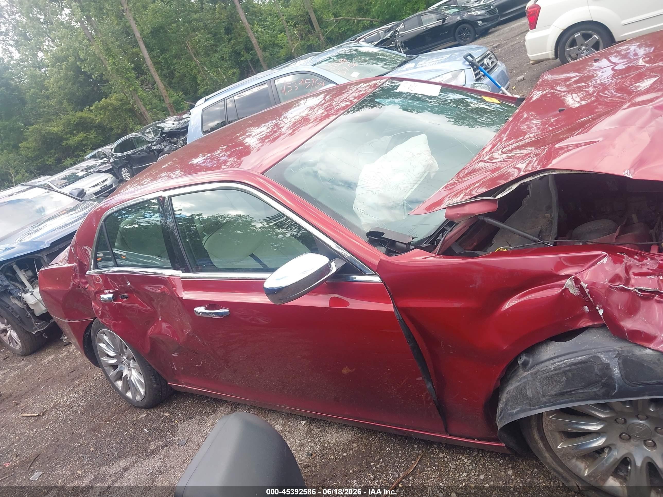 2014 Chrysler 300 Uptown Edition Red vin: 2C3CCAAG2EH352588