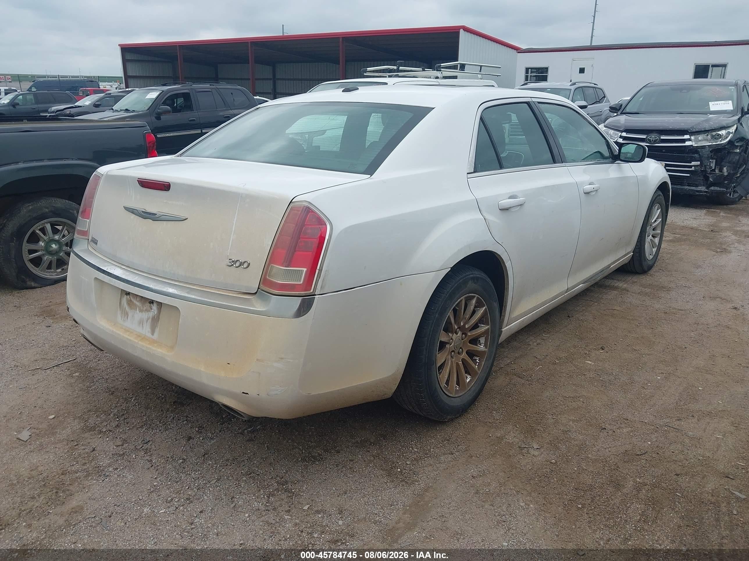 2014 Chrysler 300   White vin: 2C3CCAAG2EH380570