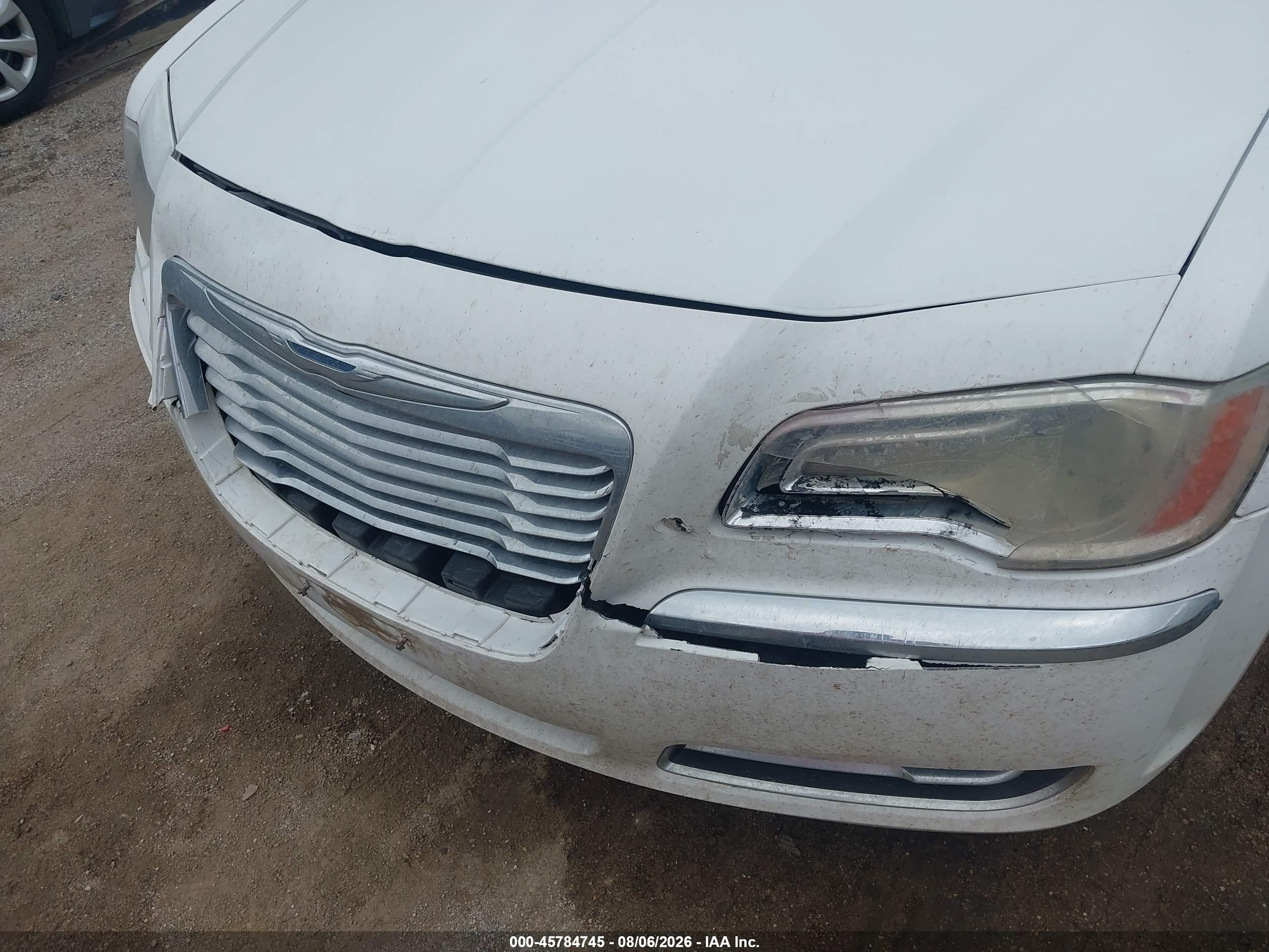 2014 Chrysler 300   White vin: 2C3CCAAG2EH380570