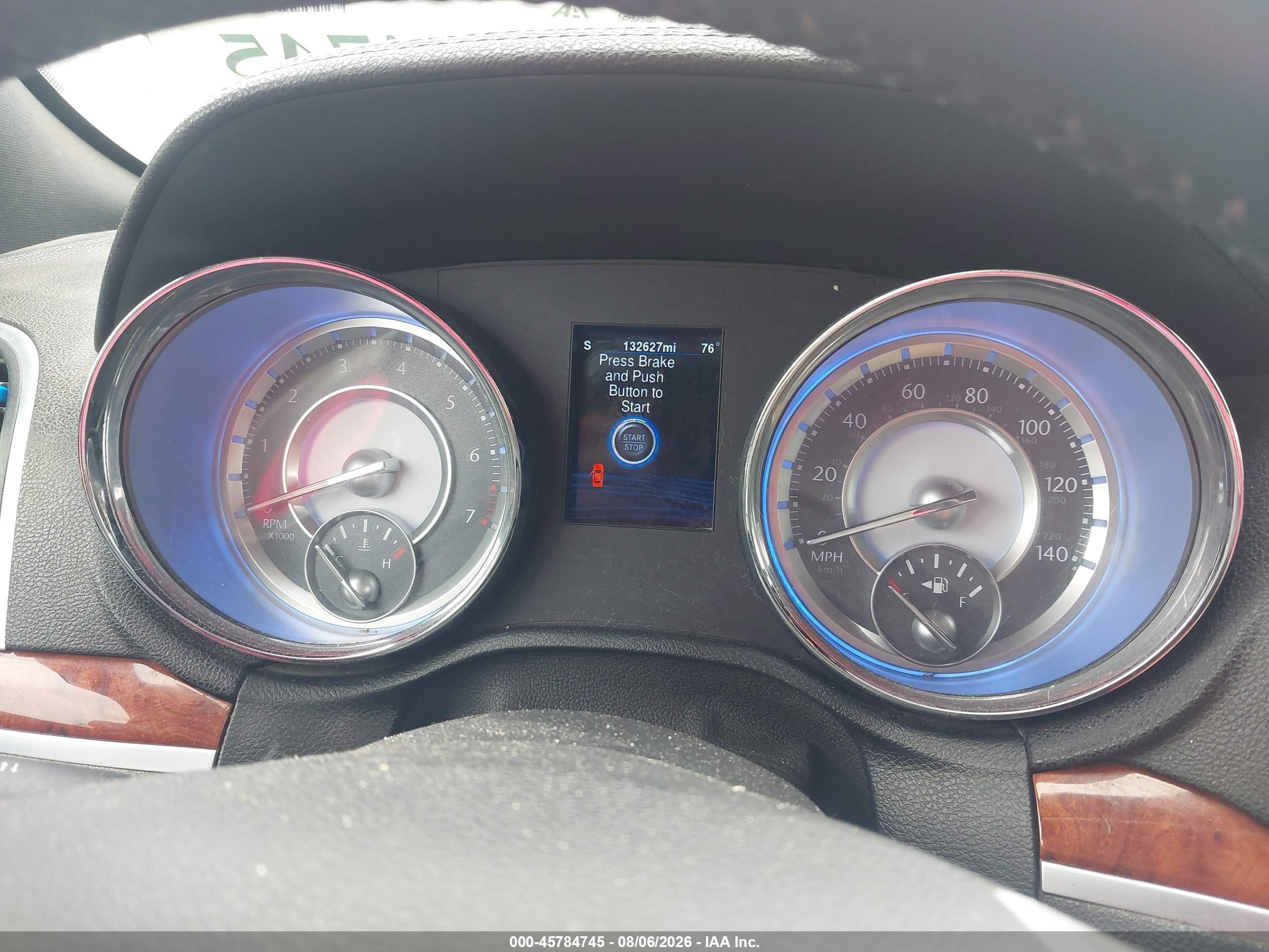 2014 Chrysler 300   White vin: 2C3CCAAG2EH380570