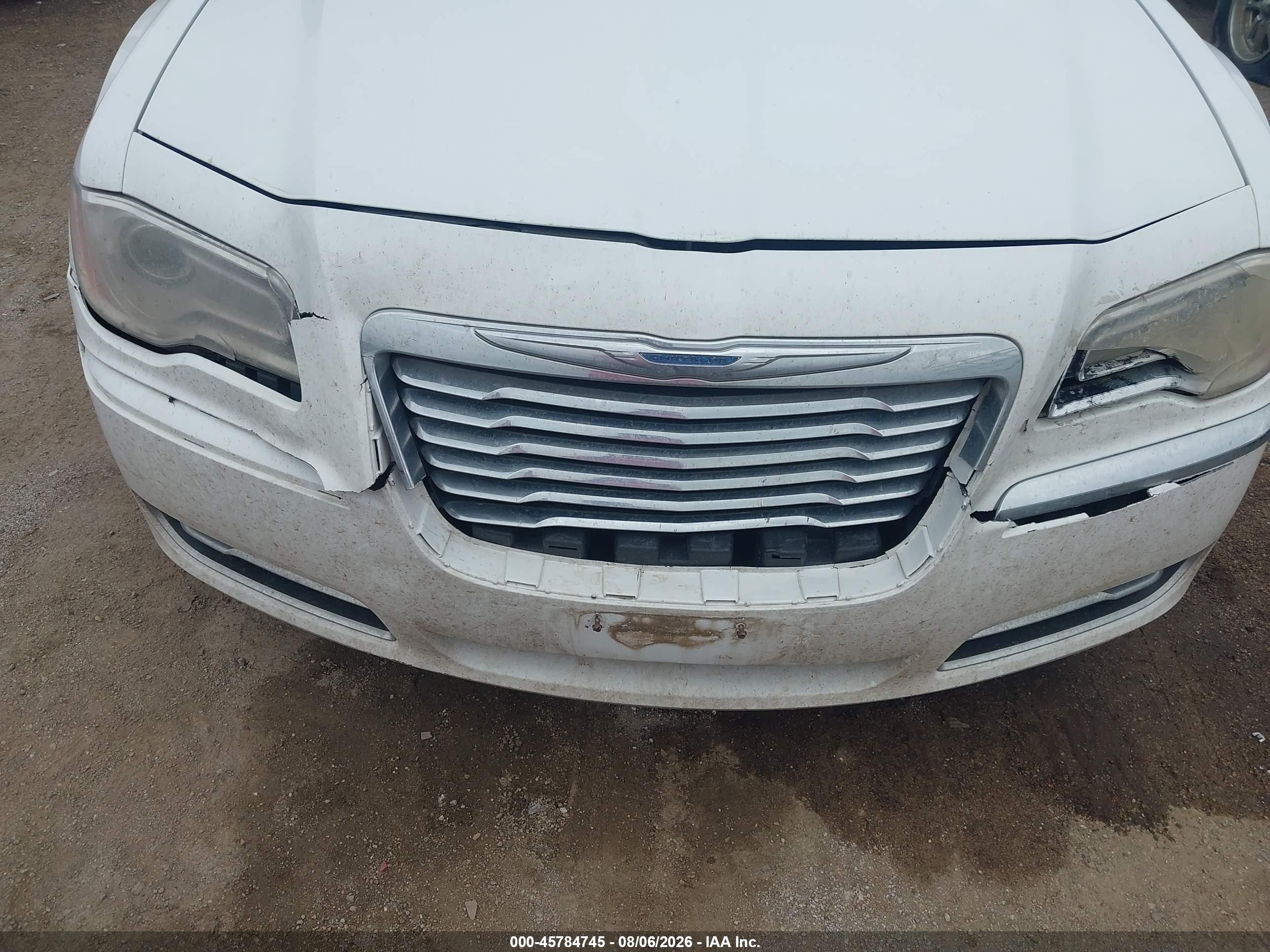 2014 Chrysler 300   White vin: 2C3CCAAG2EH380570