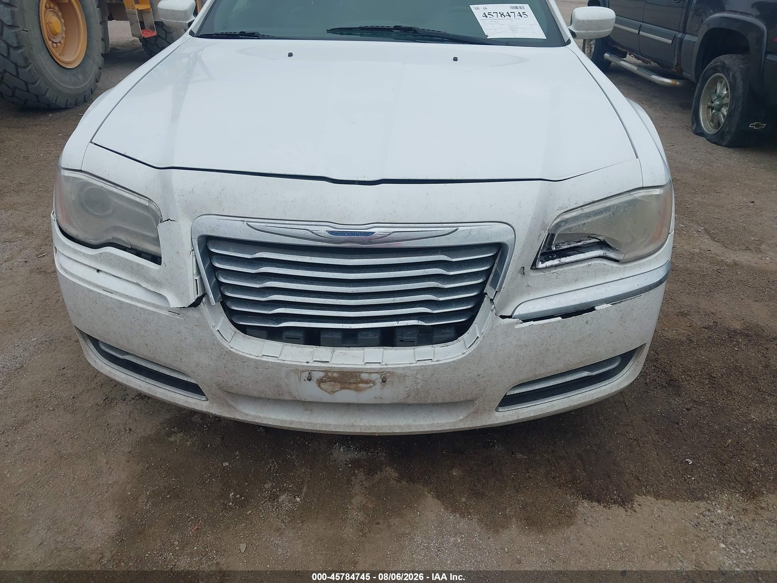 2014 Chrysler 300   White vin: 2C3CCAAG2EH380570