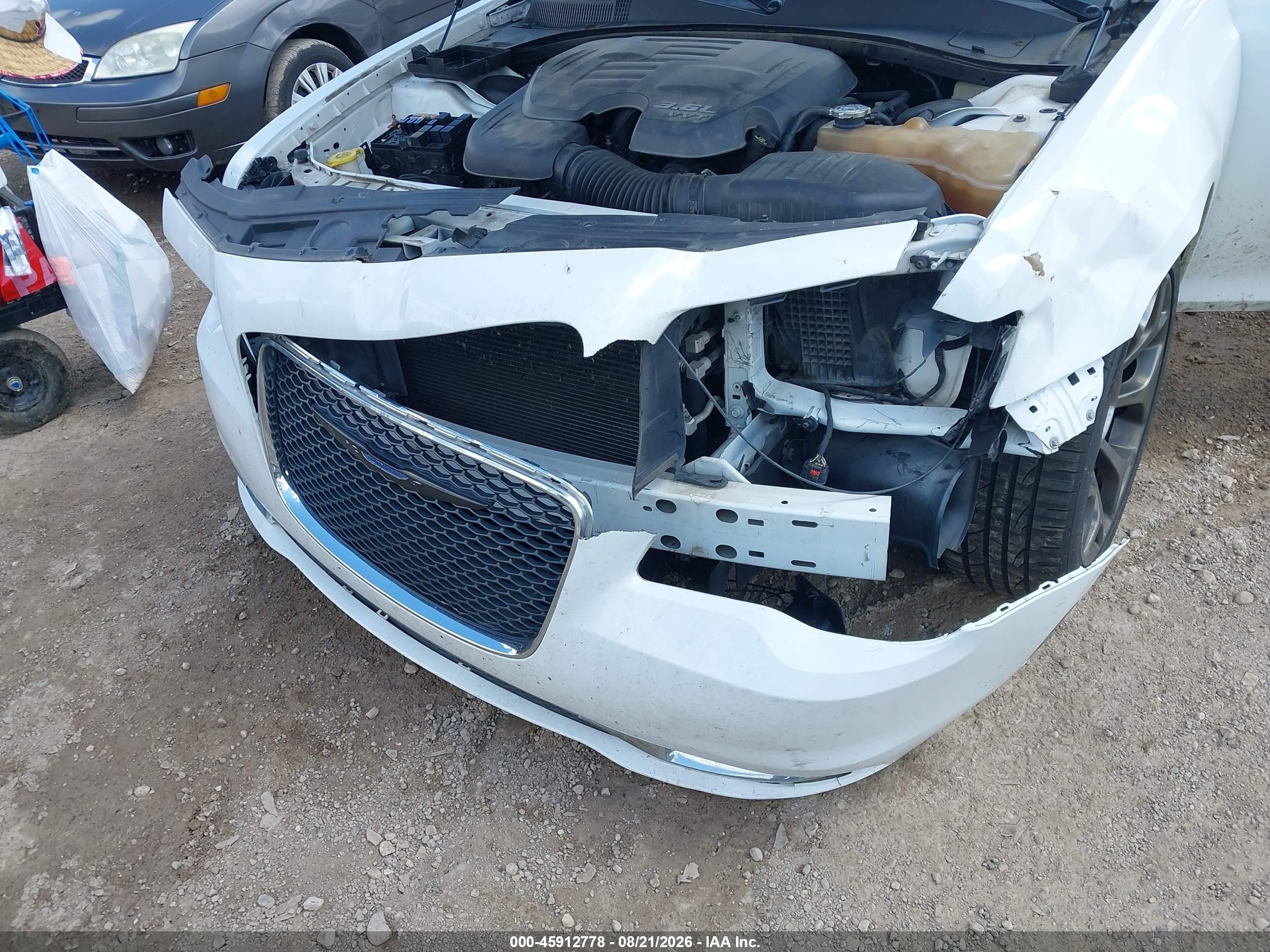 2015 Chrysler 300 Limited White vin: 2C3CCAAG2FH749283
