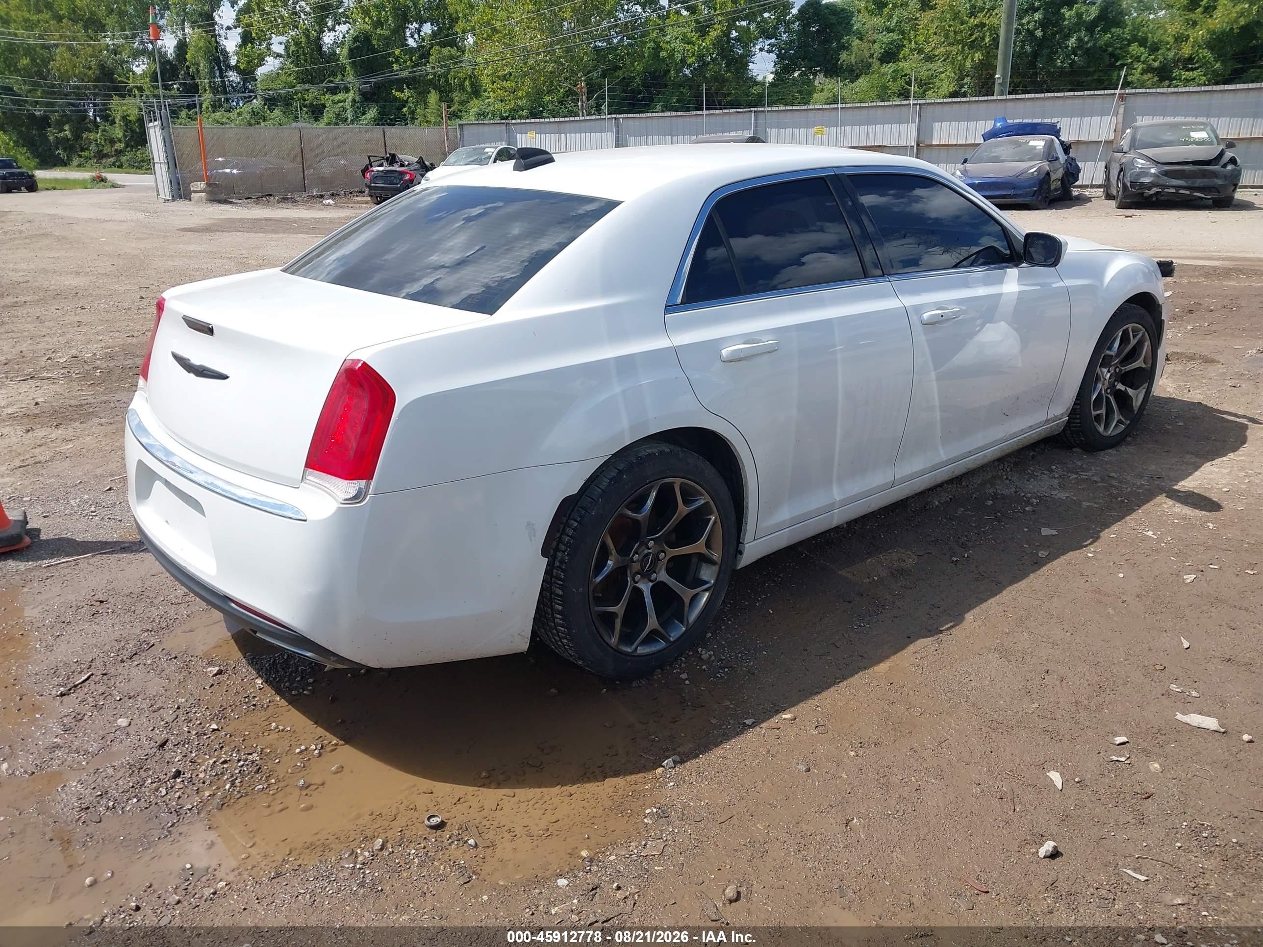 2015 Chrysler 300 Limited White vin: 2C3CCAAG2FH749283
