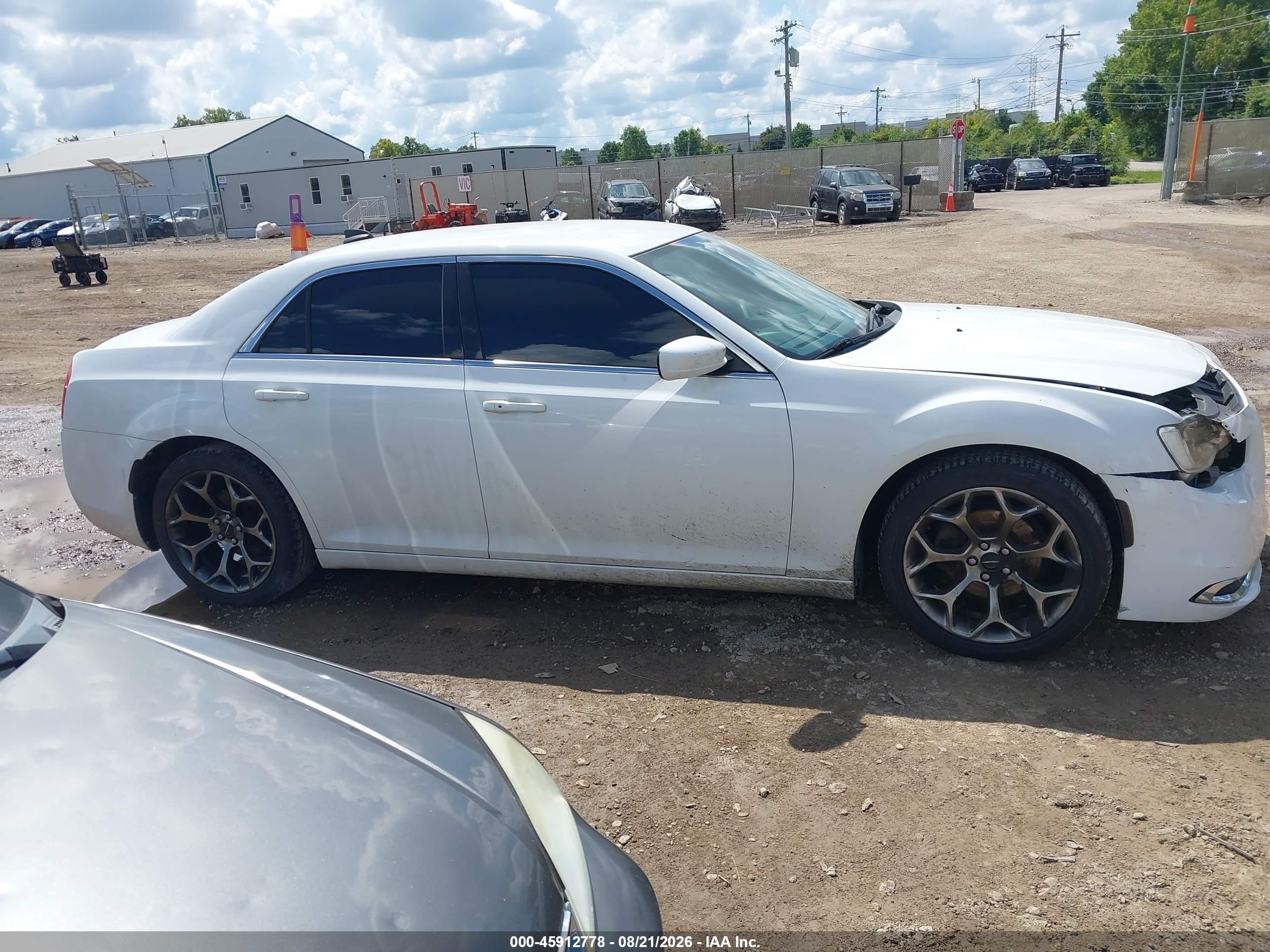 2015 Chrysler 300 Limited White vin: 2C3CCAAG2FH749283