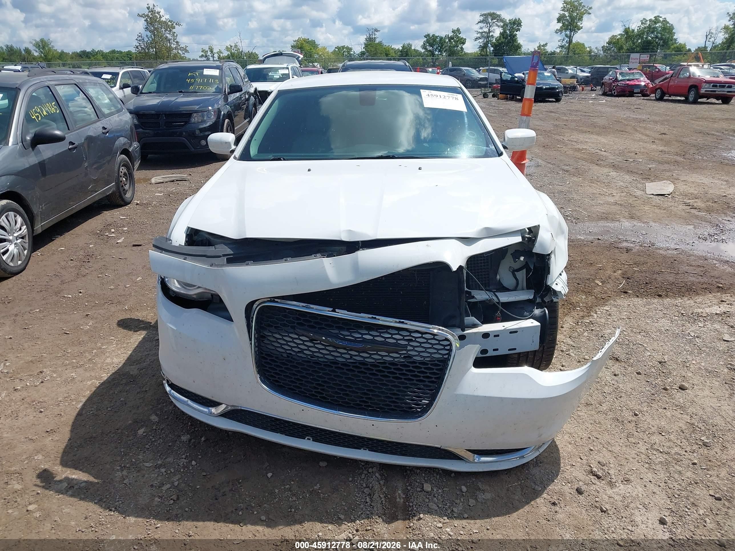 2015 Chrysler 300 Limited White vin: 2C3CCAAG2FH749283