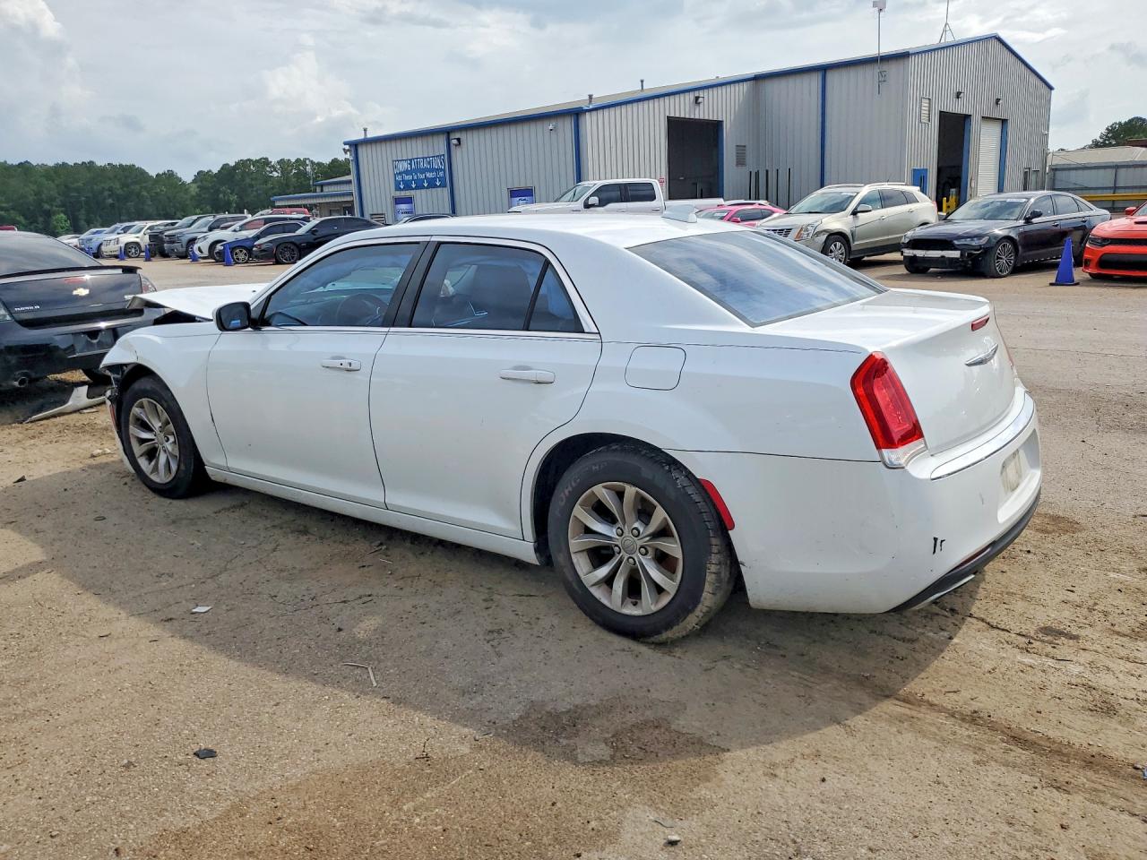 2015 Chrysler 300 Limited White vin: 2C3CCAAG2FH785989