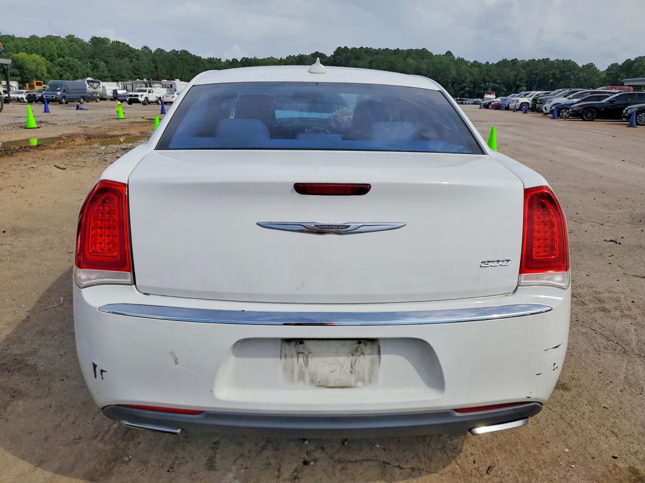2015 Chrysler 300 Limited White vin: 2C3CCAAG2FH785989