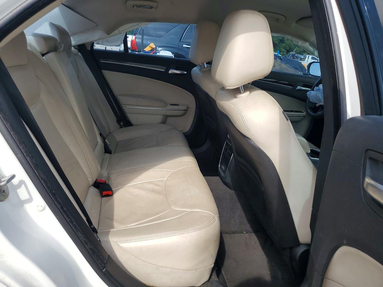 2015 Chrysler 300 Limited White vin: 2C3CCAAG2FH785989