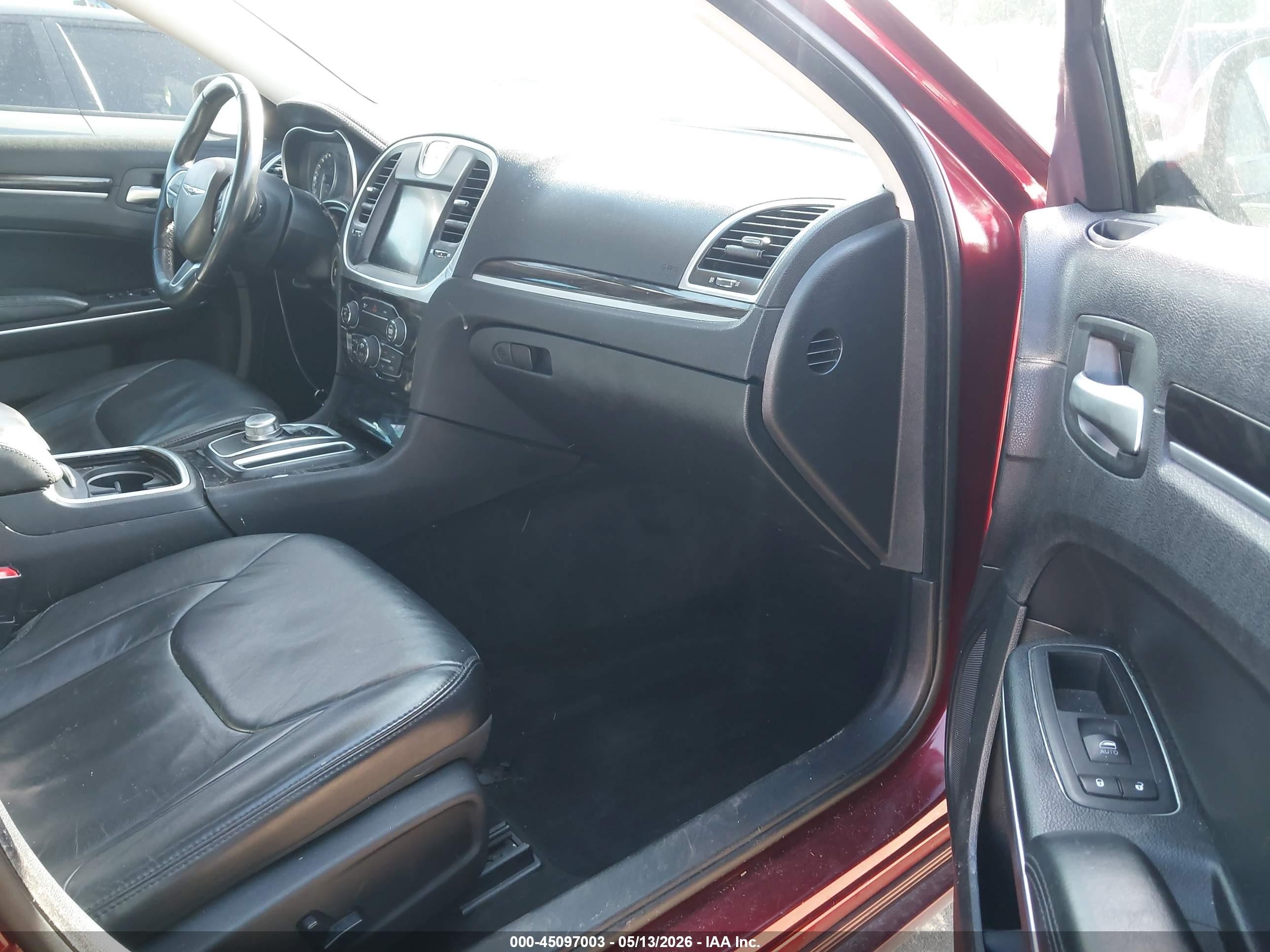 2015 Chrysler 300 Limited Красный vin: 2C3CCAAG2FH830154