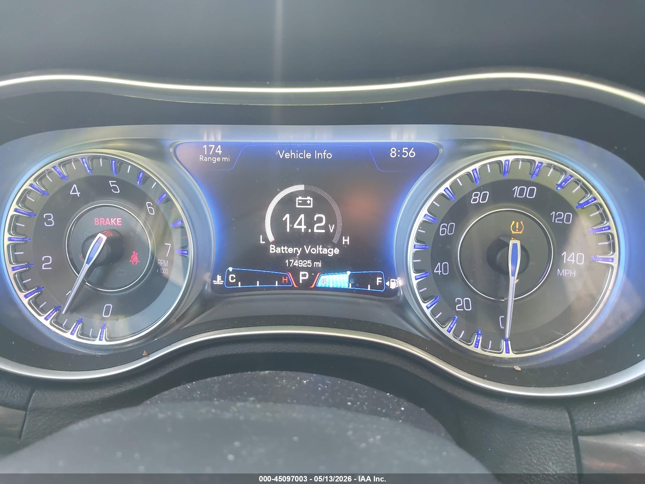 2015 Chrysler 300 Limited Красный vin: 2C3CCAAG2FH830154