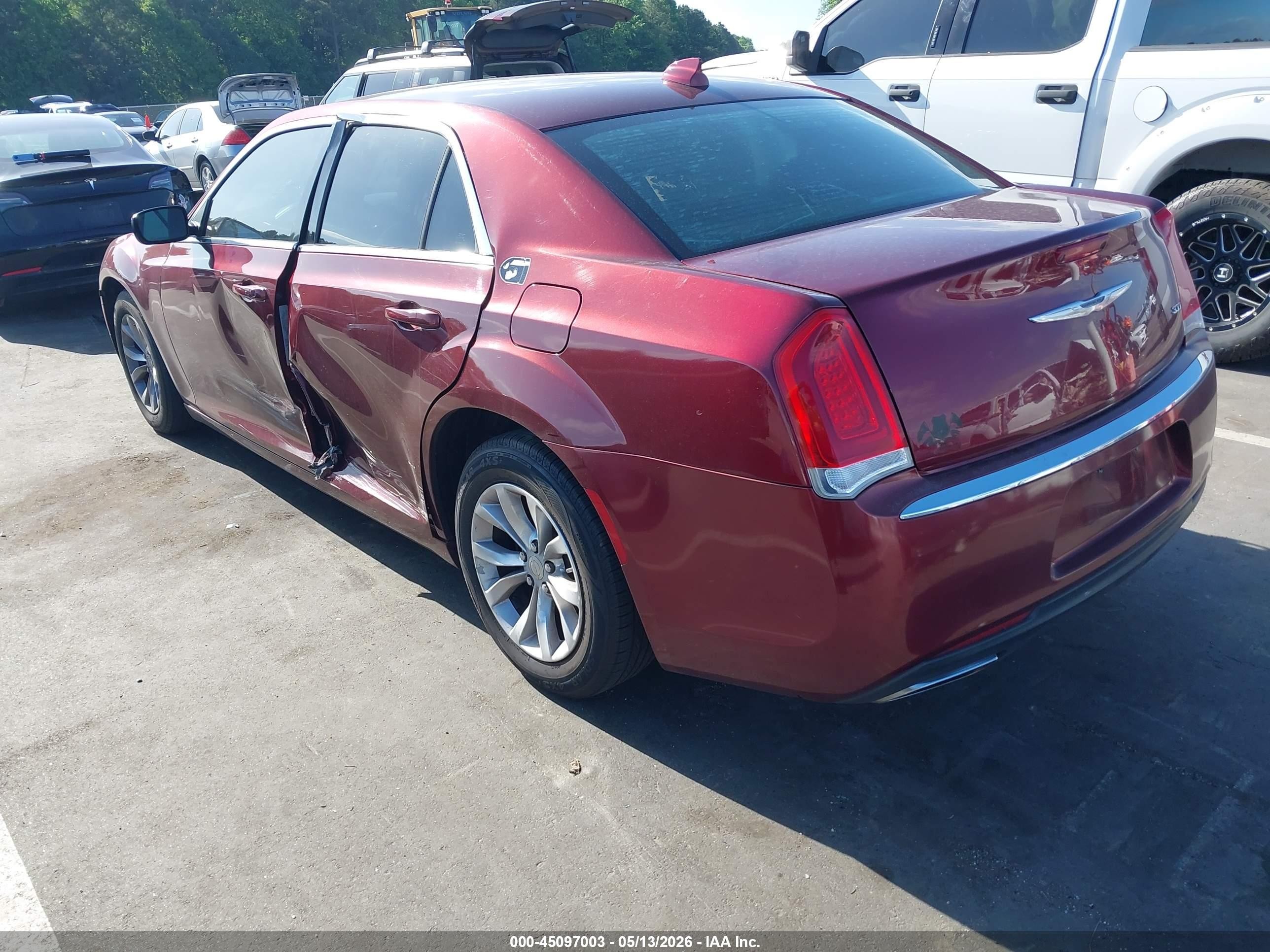 2015 Chrysler 300 Limited Красный vin: 2C3CCAAG2FH830154