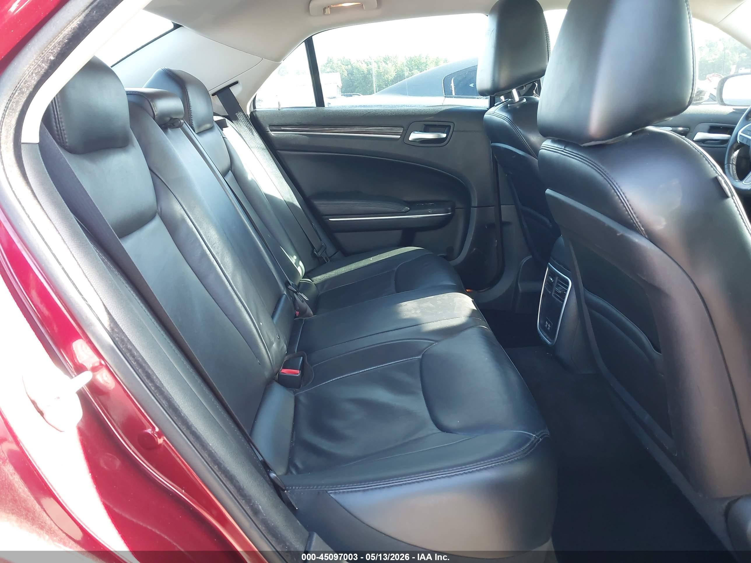 2015 Chrysler 300 Limited Красный vin: 2C3CCAAG2FH830154