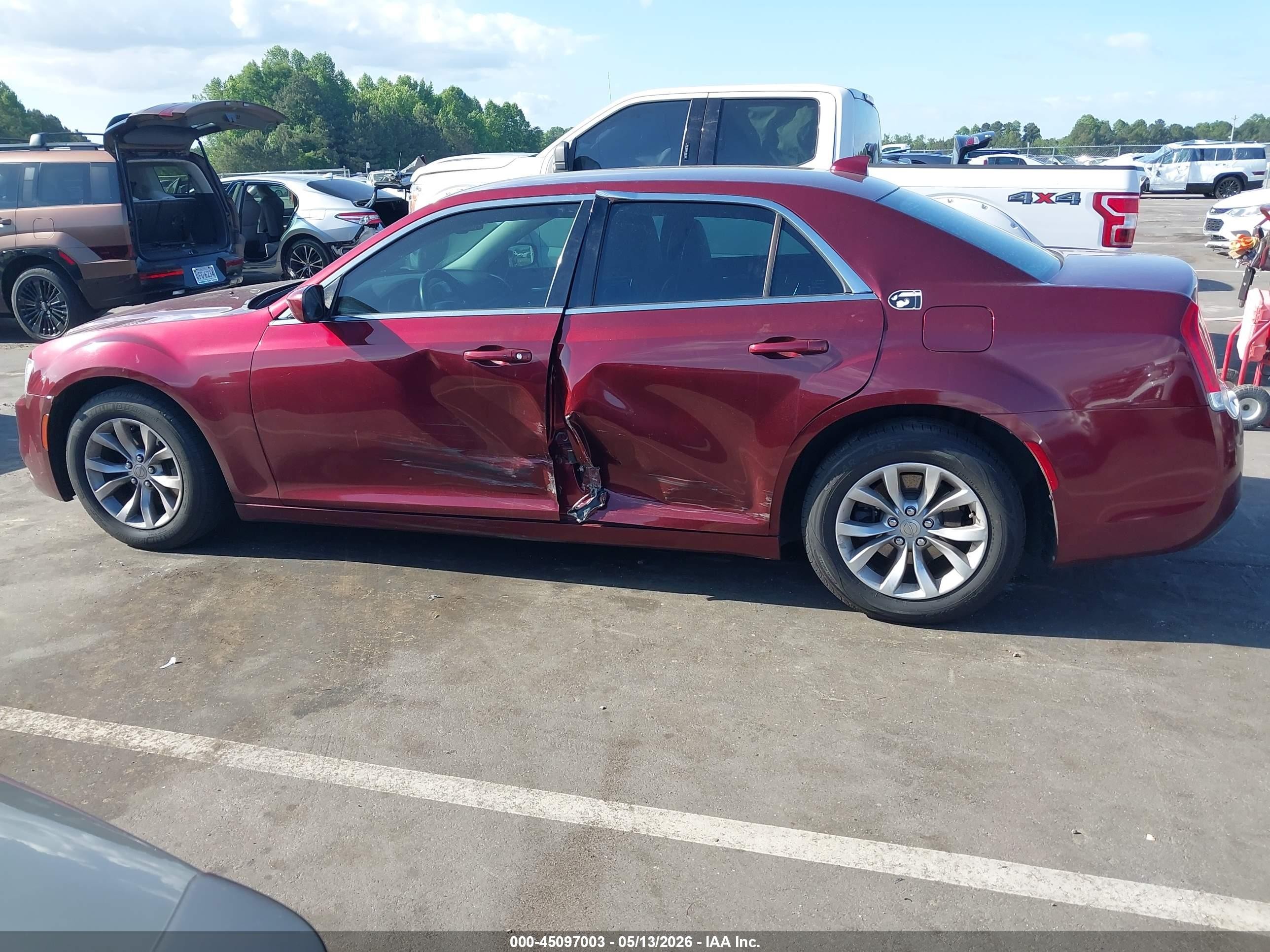 2015 Chrysler 300 Limited Красный vin: 2C3CCAAG2FH830154