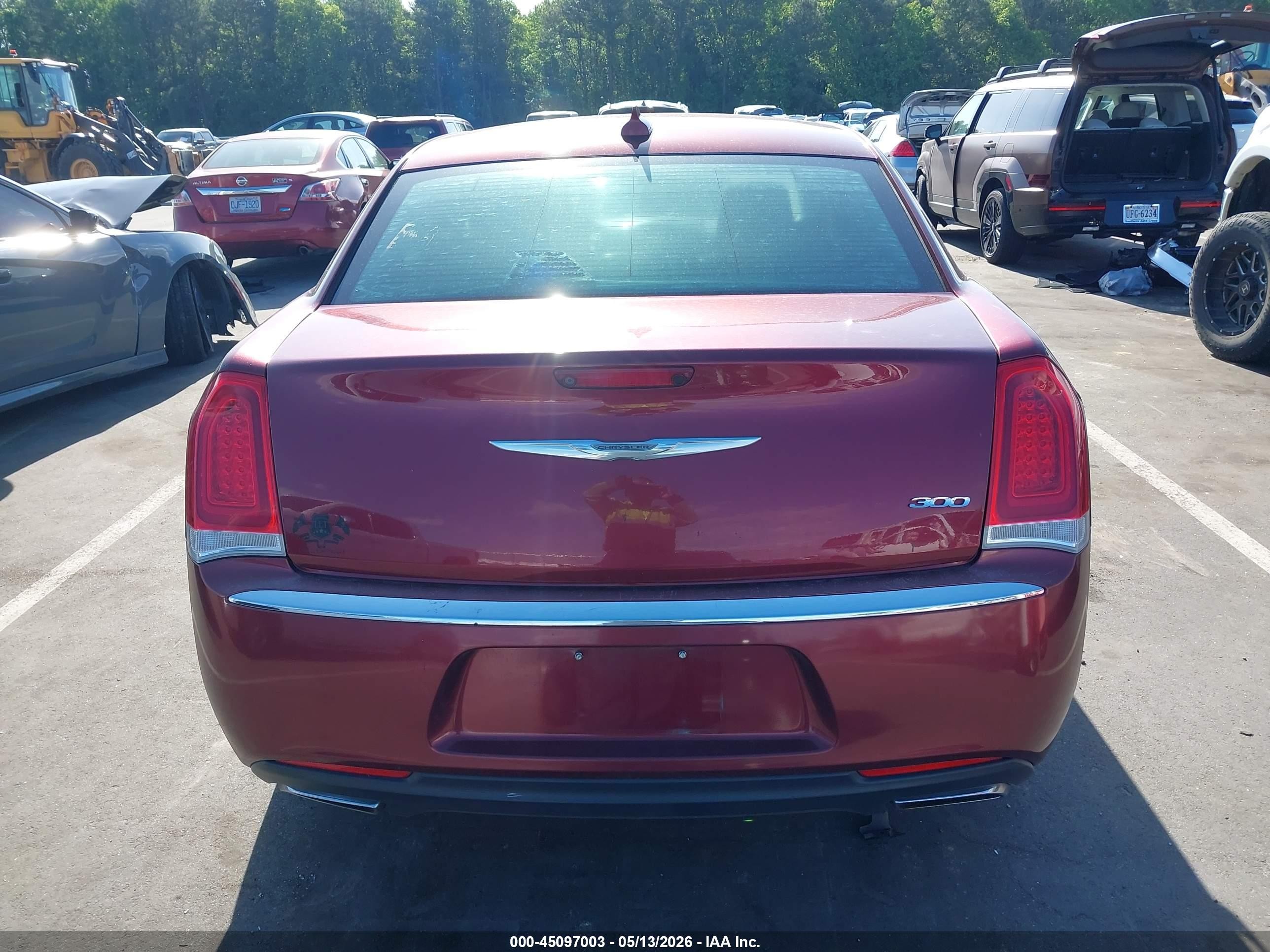 2015 Chrysler 300 Limited Красный vin: 2C3CCAAG2FH830154