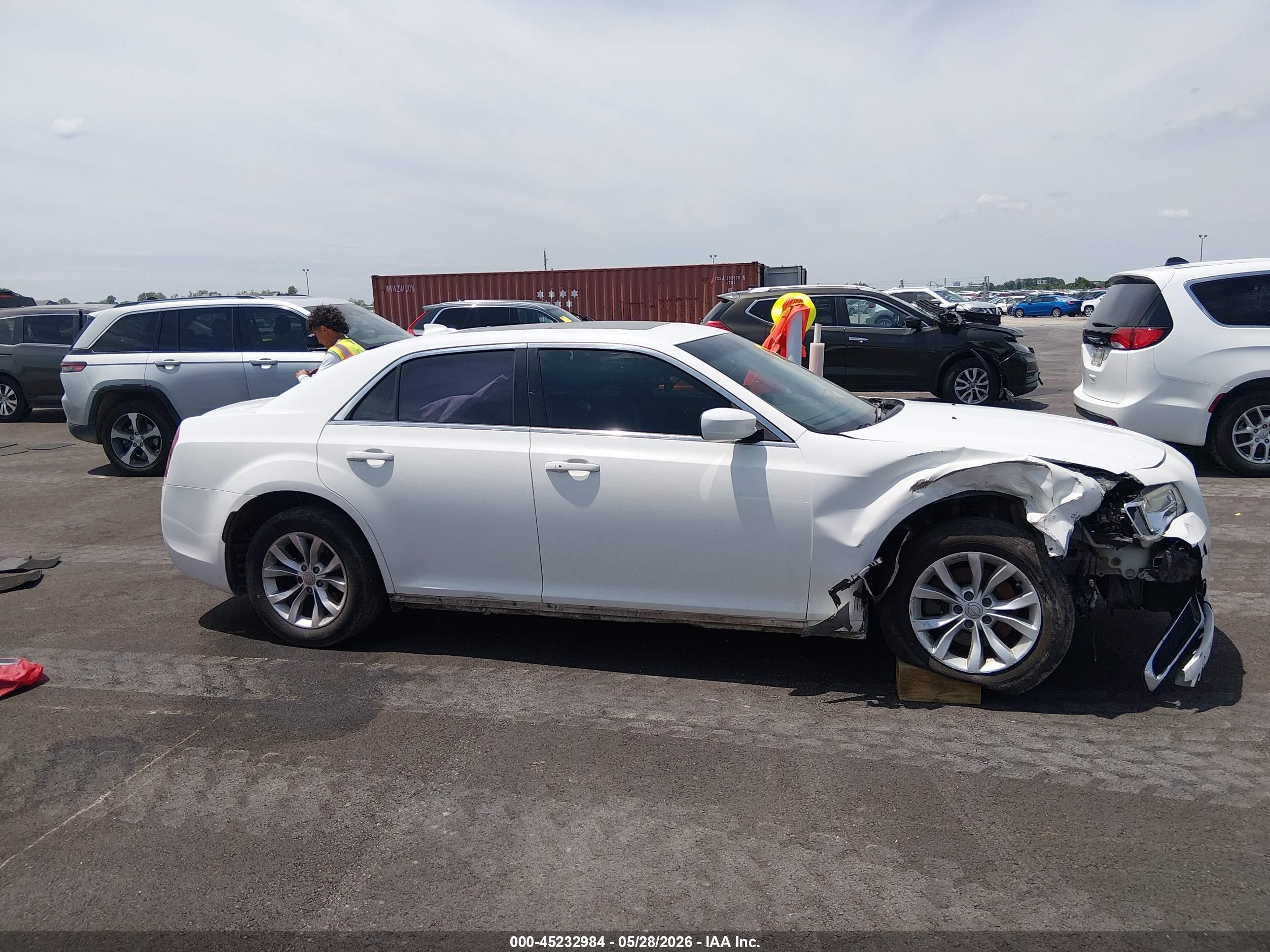 2015 Chrysler 300 Limited White vin: 2C3CCAAG2FH929847