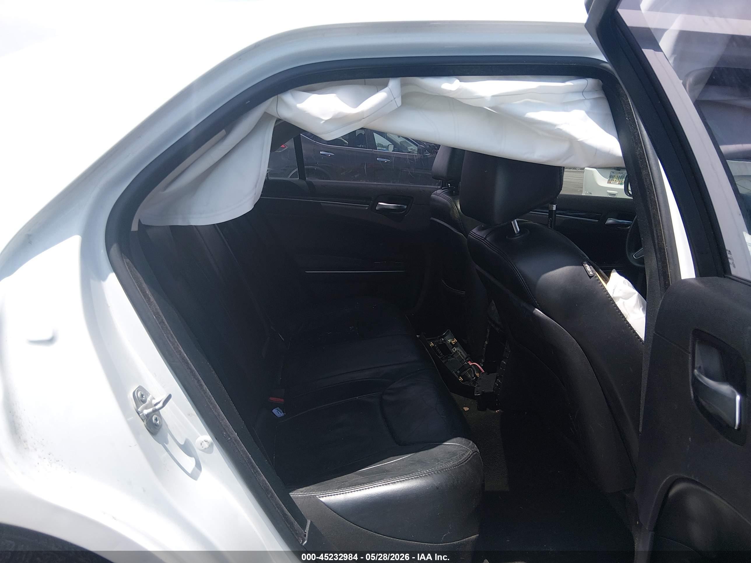 2015 Chrysler 300 Limited White vin: 2C3CCAAG2FH929847