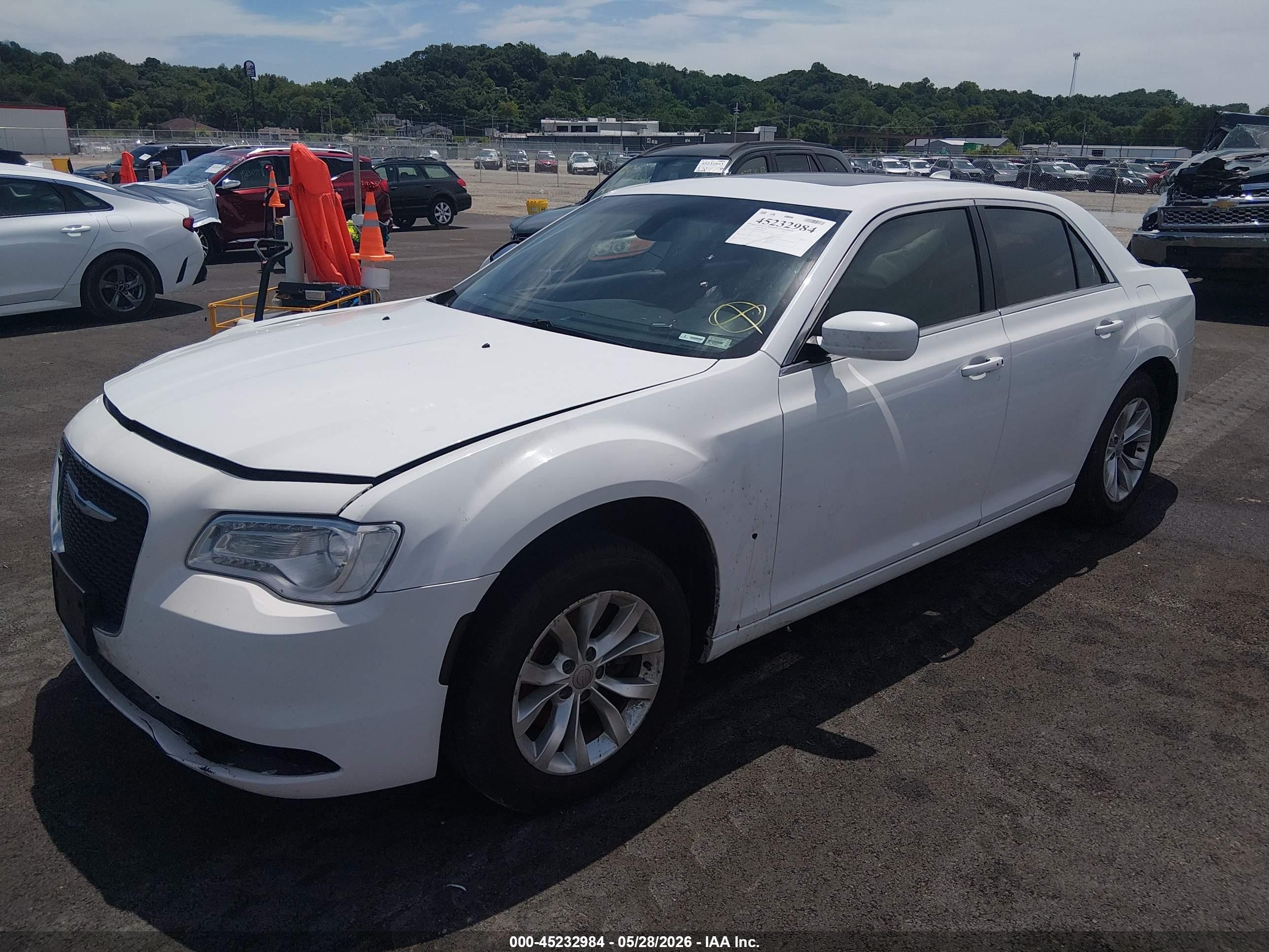 2015 Chrysler 300 Limited White vin: 2C3CCAAG2FH929847