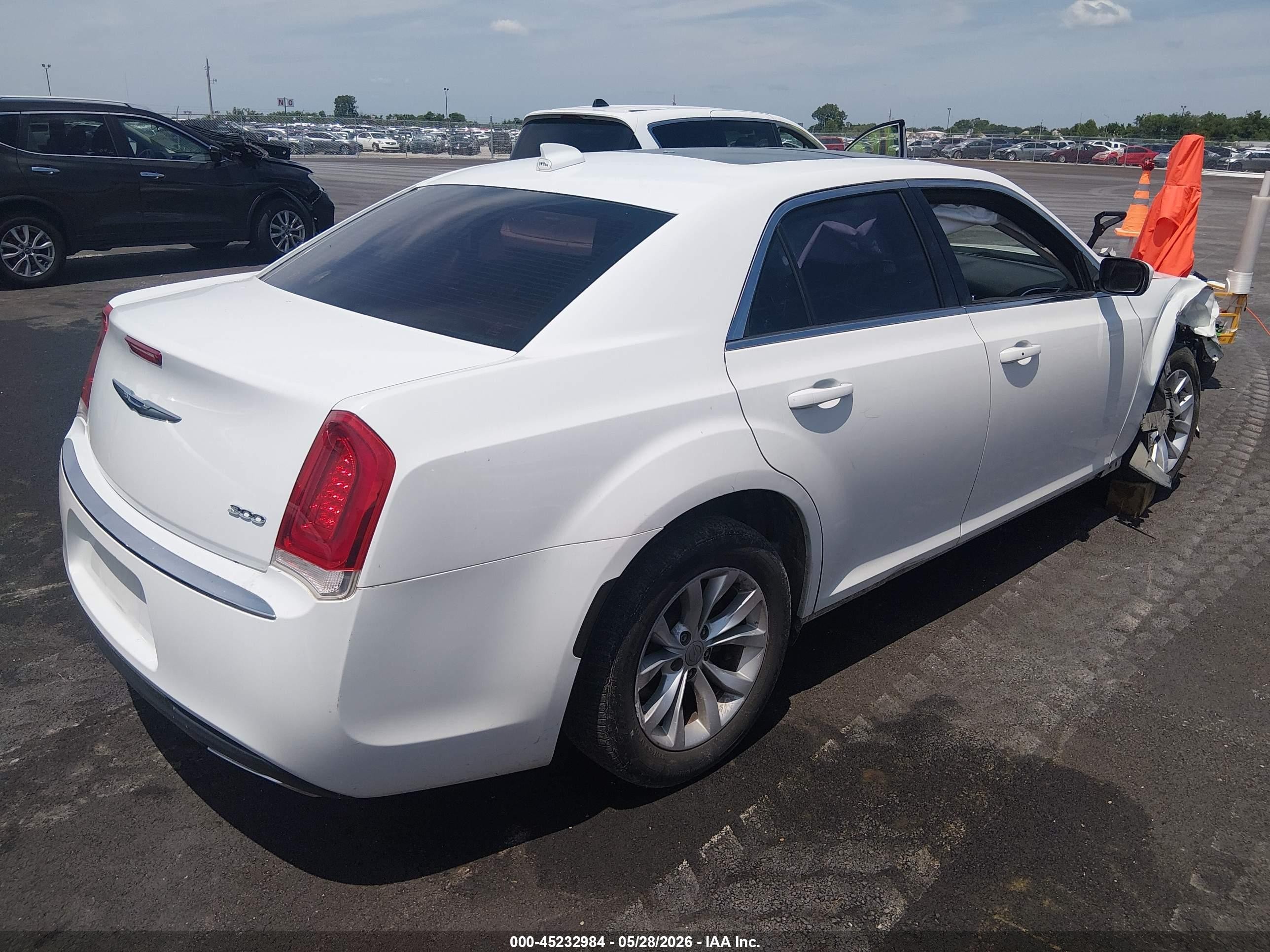 2015 Chrysler 300 Limited White vin: 2C3CCAAG2FH929847
