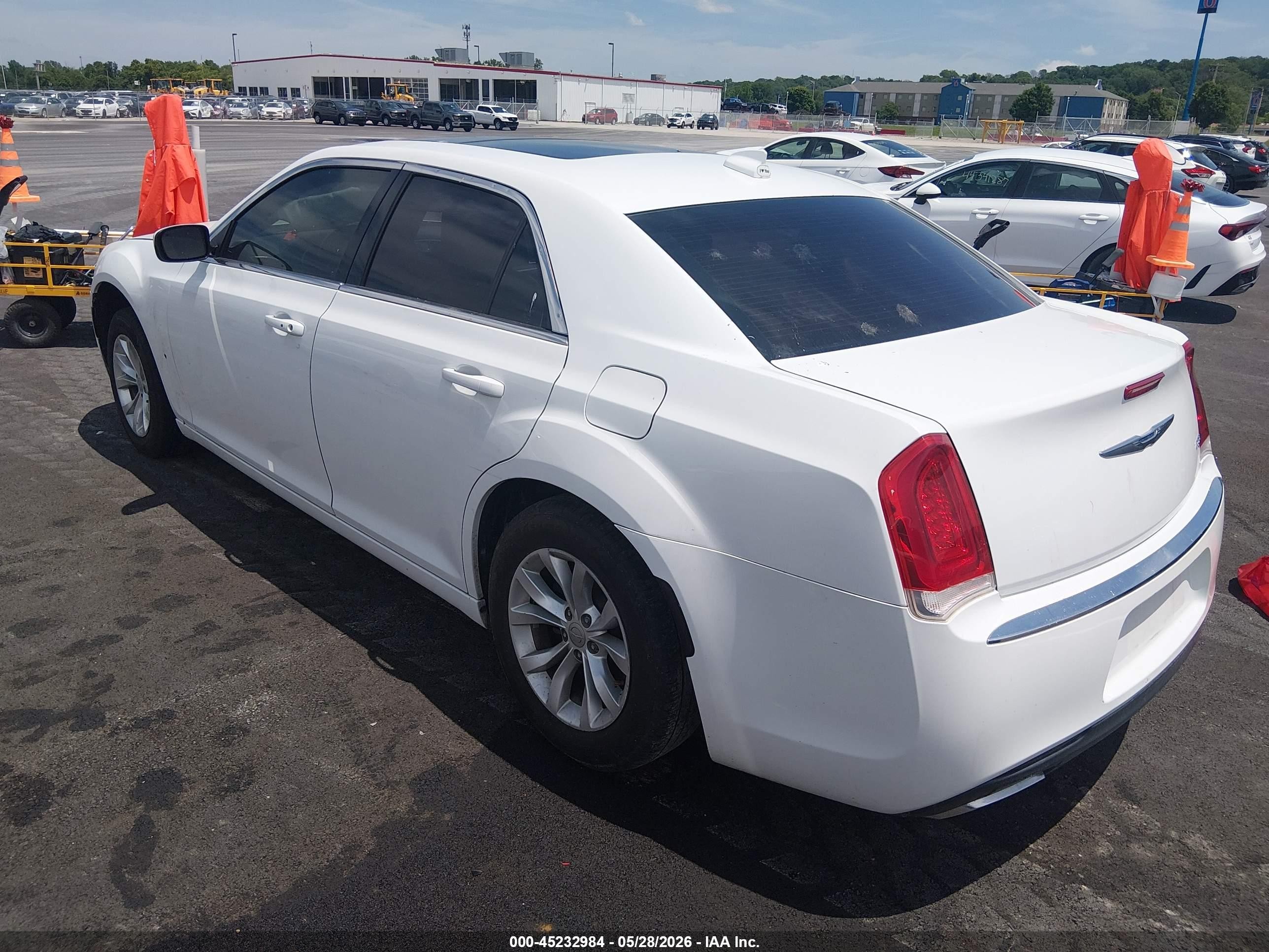 2015 Chrysler 300 Limited White vin: 2C3CCAAG2FH929847