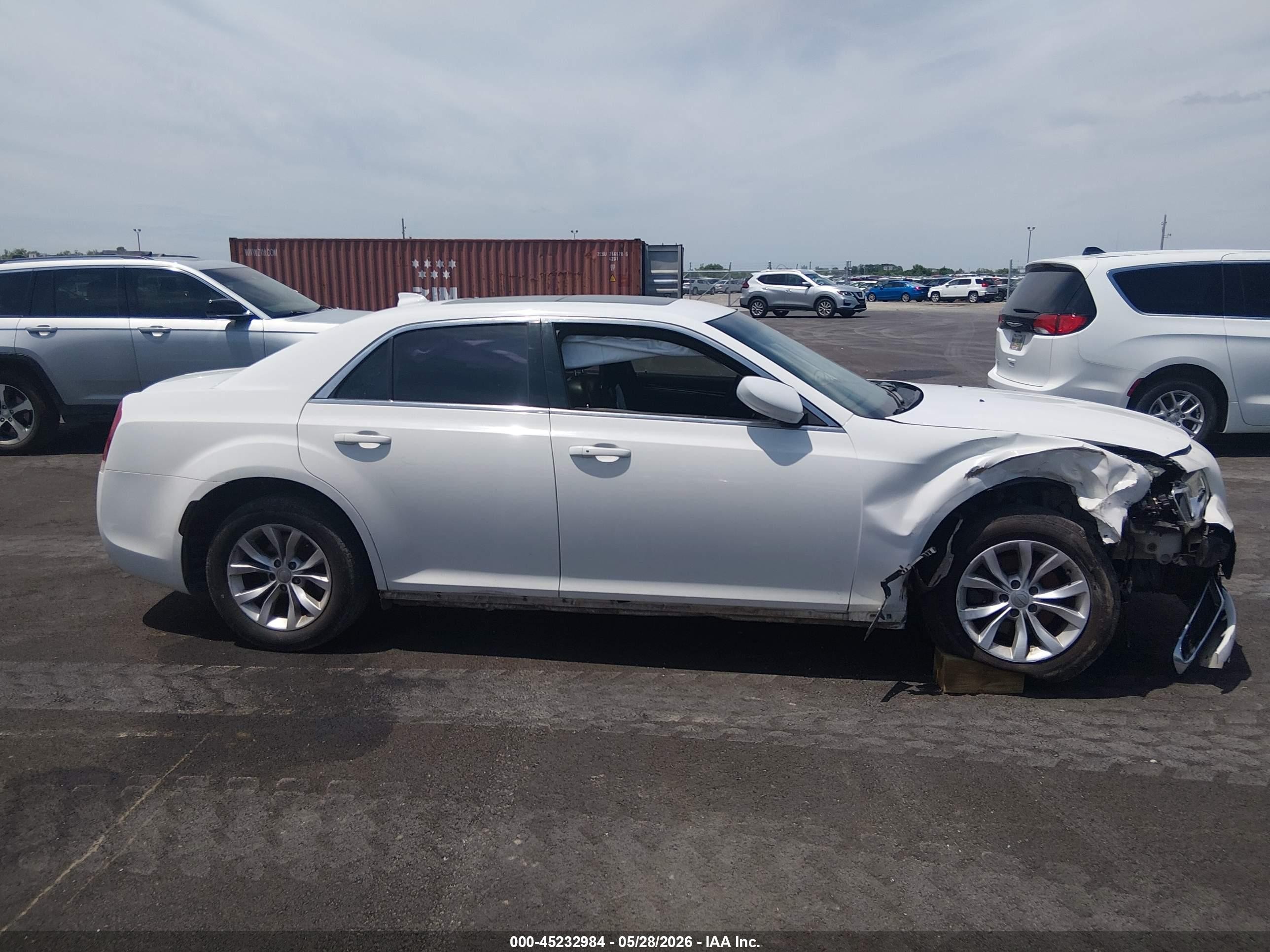 2015 Chrysler 300 Limited White vin: 2C3CCAAG2FH929847