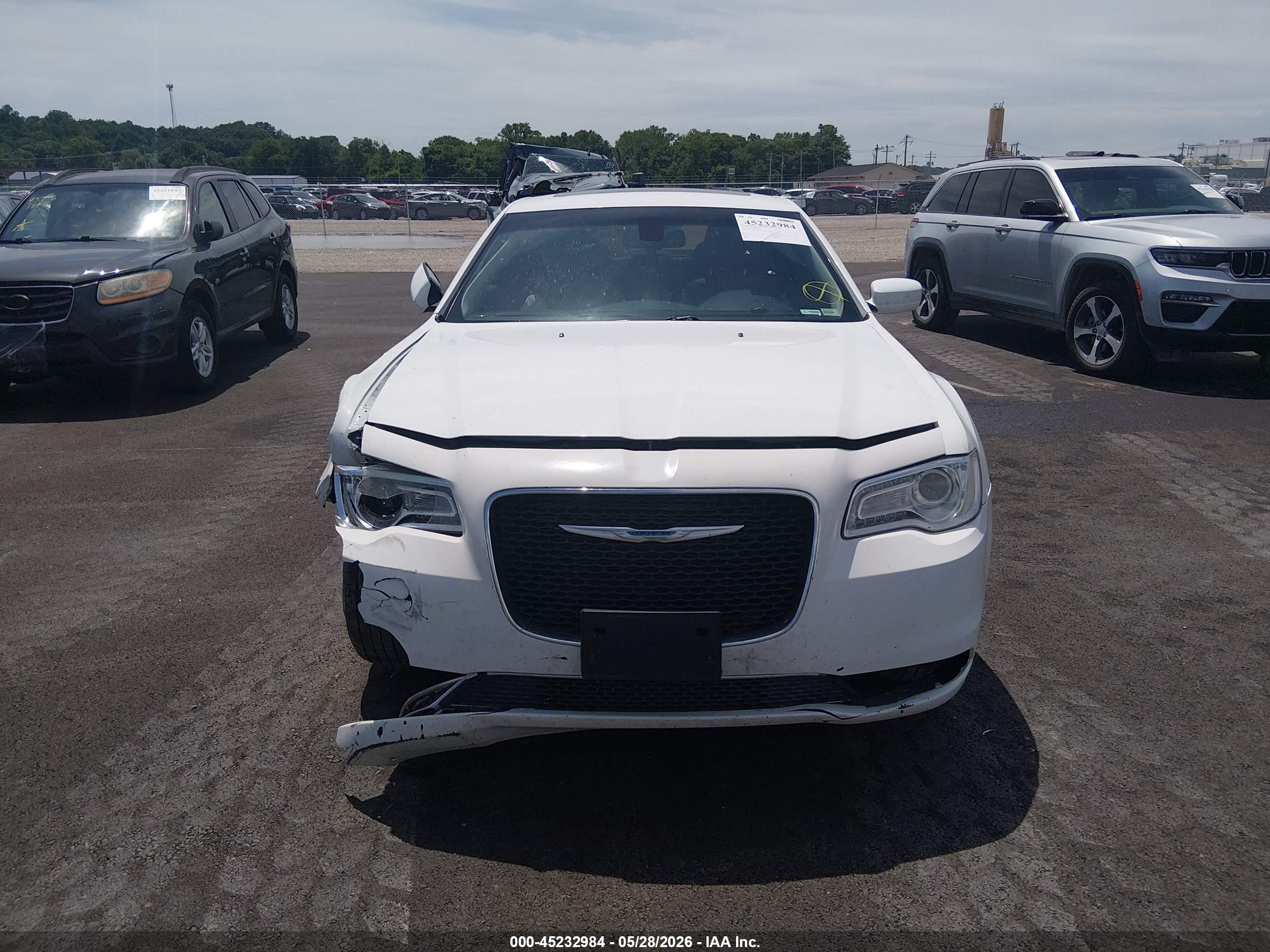 2015 Chrysler 300 Limited White vin: 2C3CCAAG2FH929847