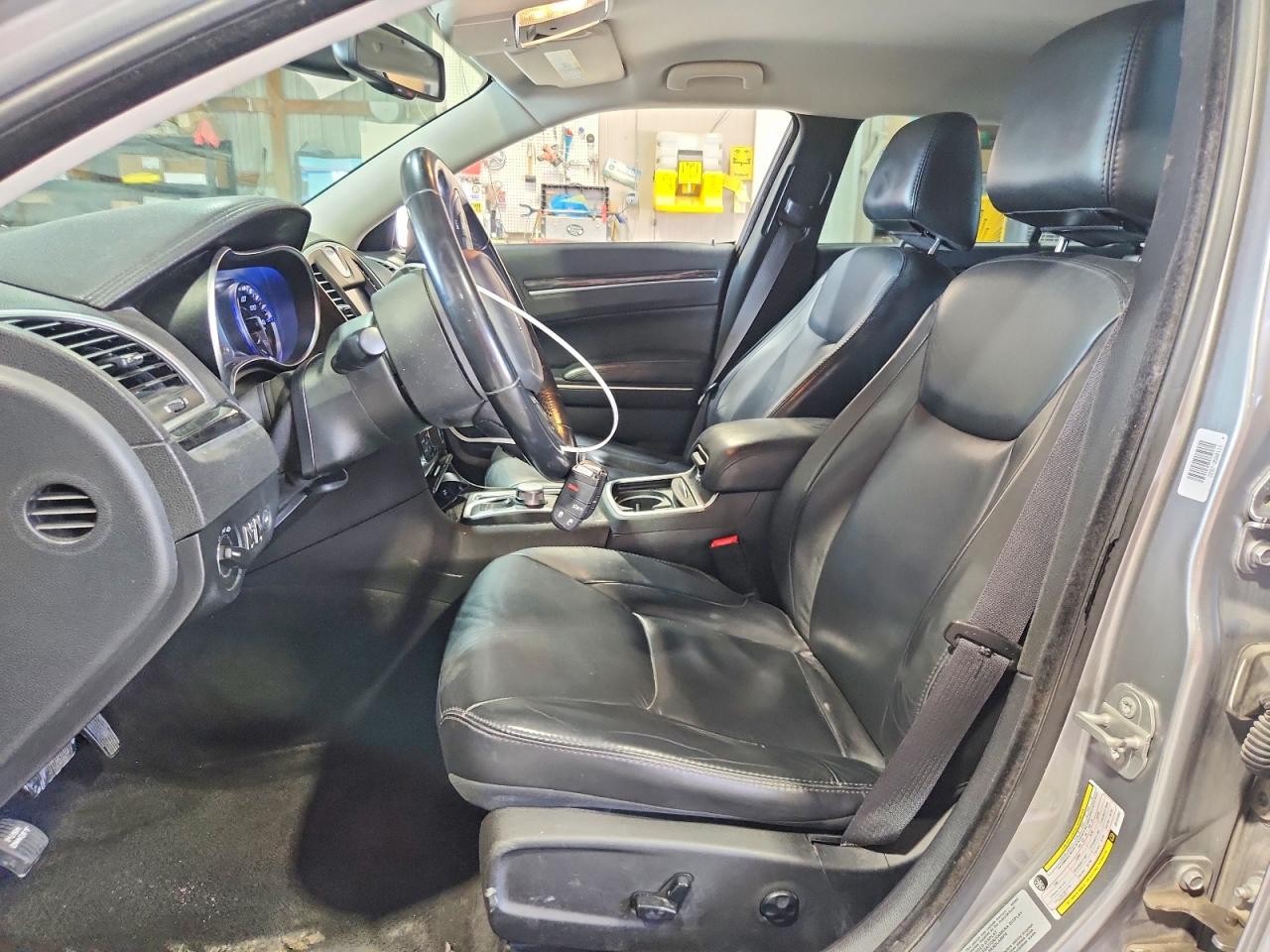 2016 Chrysler 300 Limited Gray vin: 2C3CCAAG2GH181263