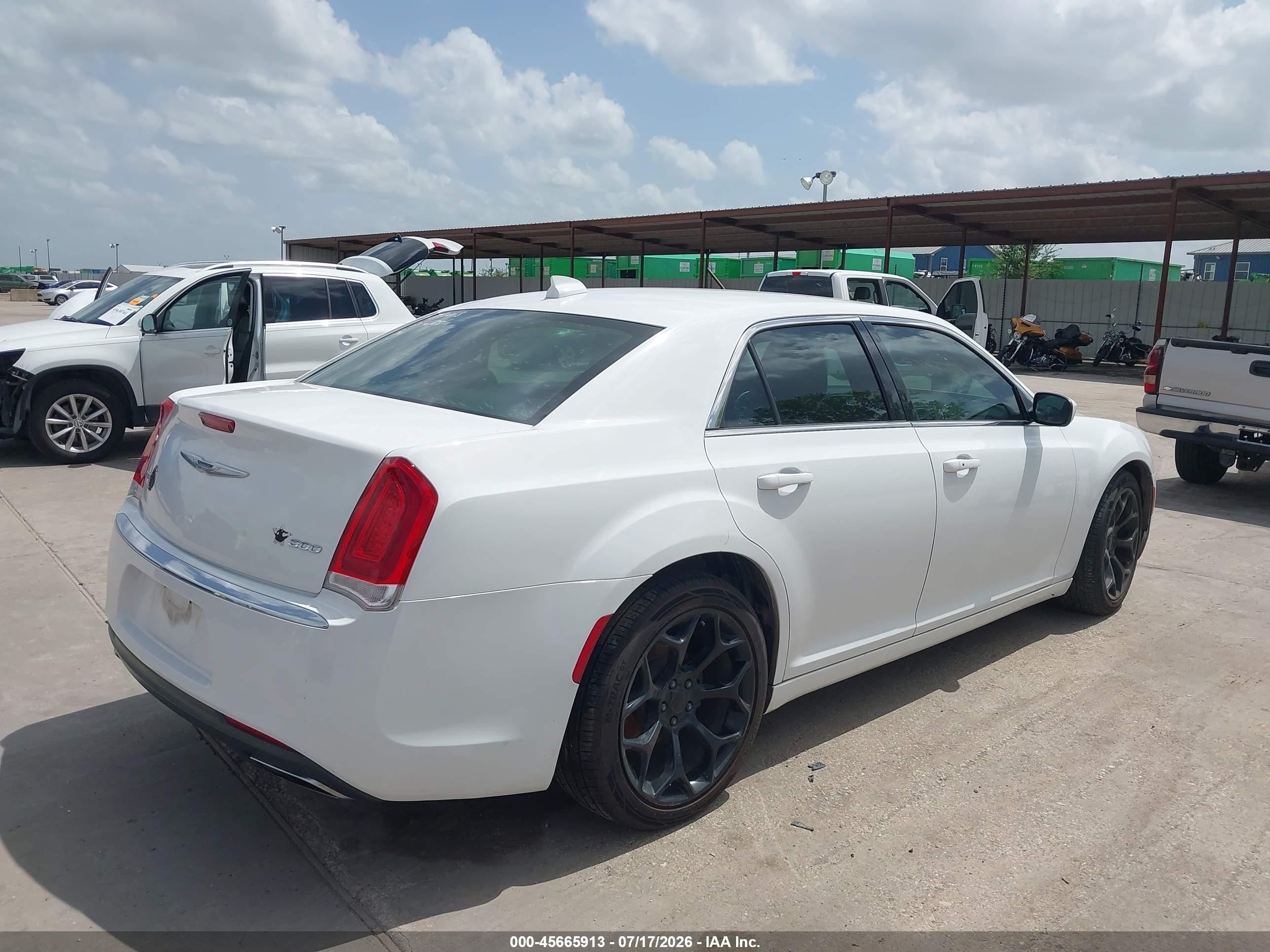 2016 Chrysler 300 Limited White vin: 2C3CCAAG2GH334448