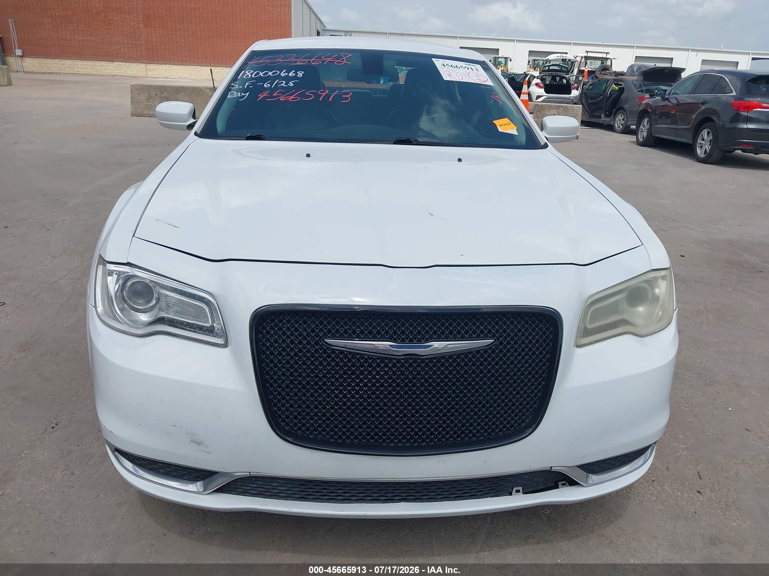 2016 Chrysler 300 Limited White vin: 2C3CCAAG2GH334448