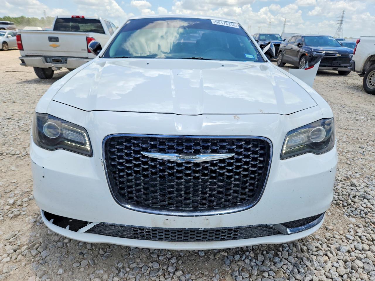 2018 Chrysler 300 Touring White vin: 2C3CCAAG2JH320959