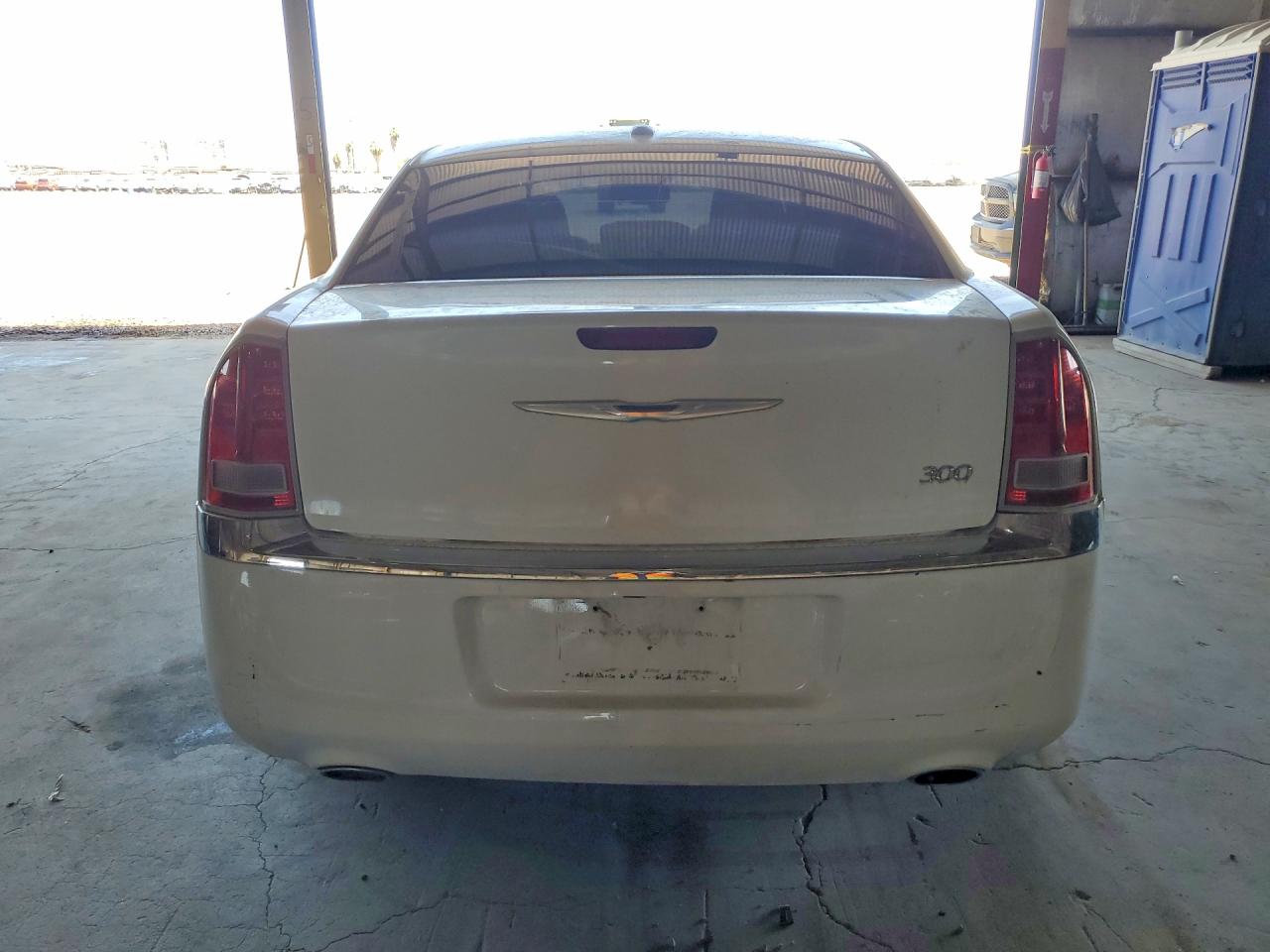 2012 Chrysler 300 White vin: 2C3CCAAG3CH277767