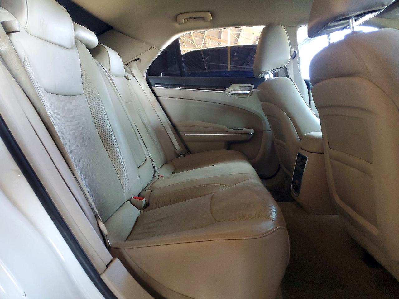2012 Chrysler 300 White vin: 2C3CCAAG3CH277767