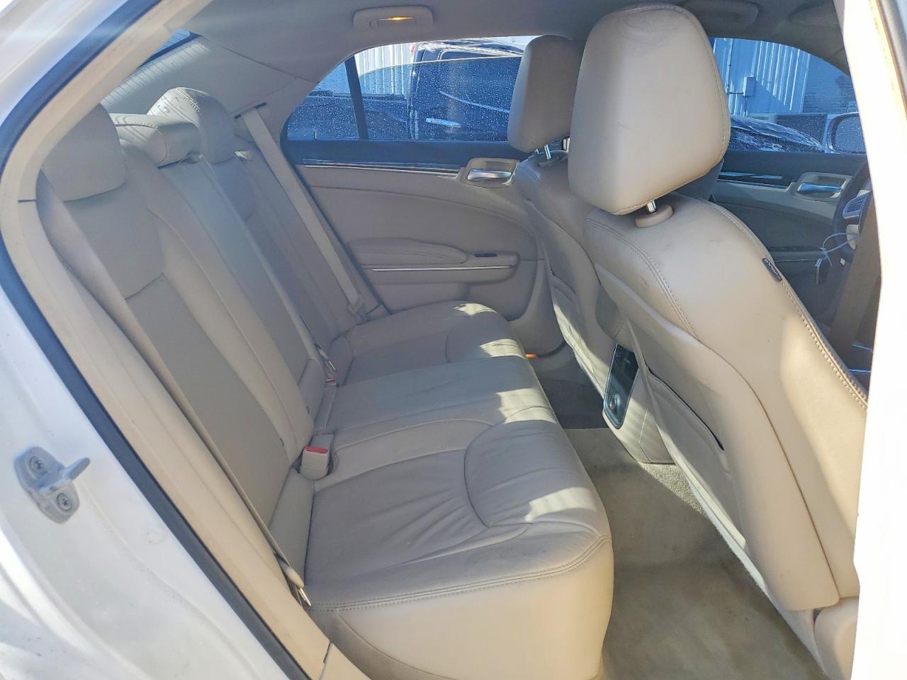 2013 Chrysler 300 White vin: 2C3CCAAG3DH615332