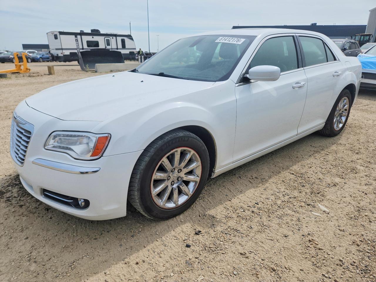 2013 Chrysler 300 White vin: 2C3CCAAG3DH694128