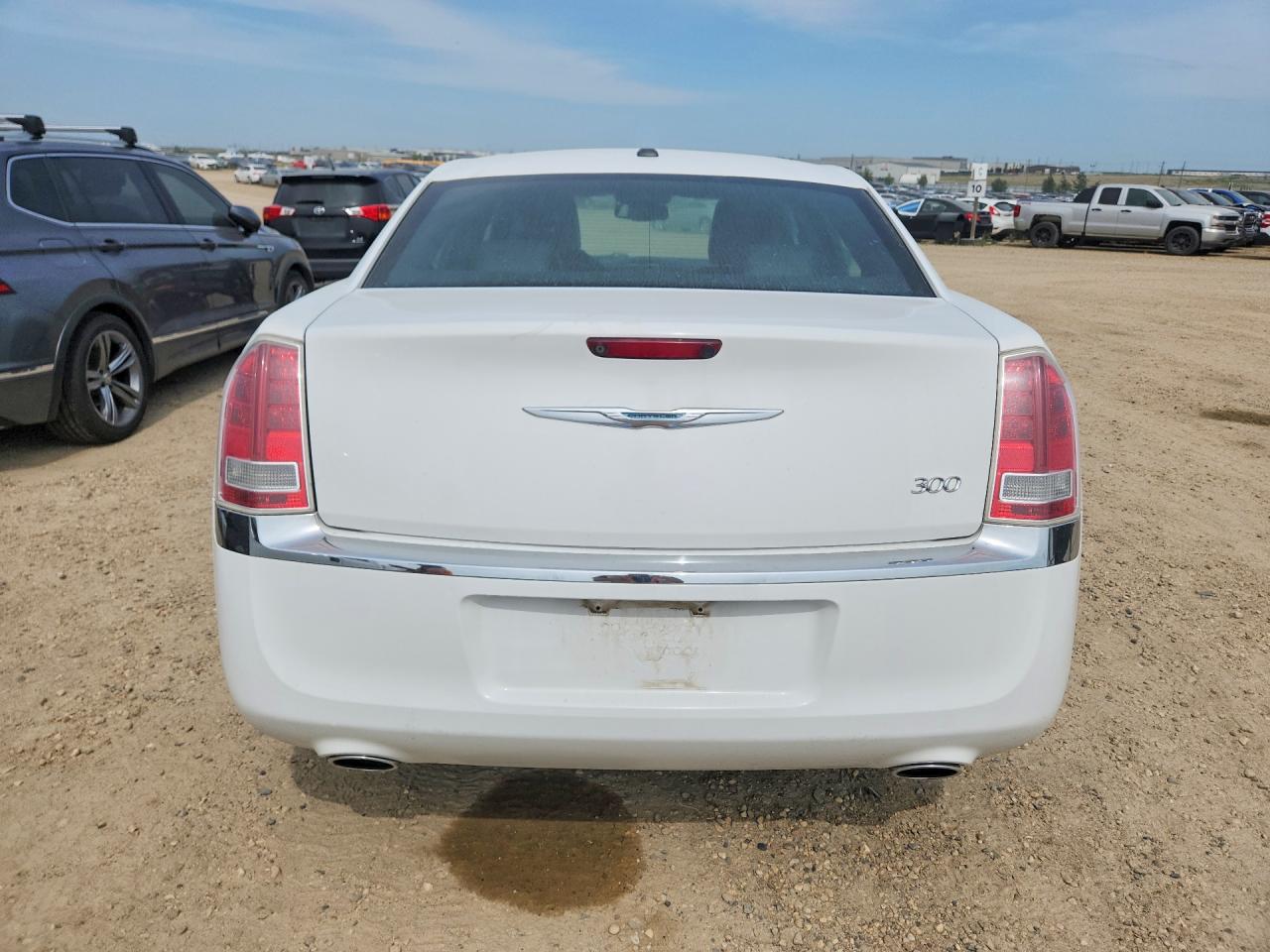 2013 Chrysler 300 White vin: 2C3CCAAG3DH694128