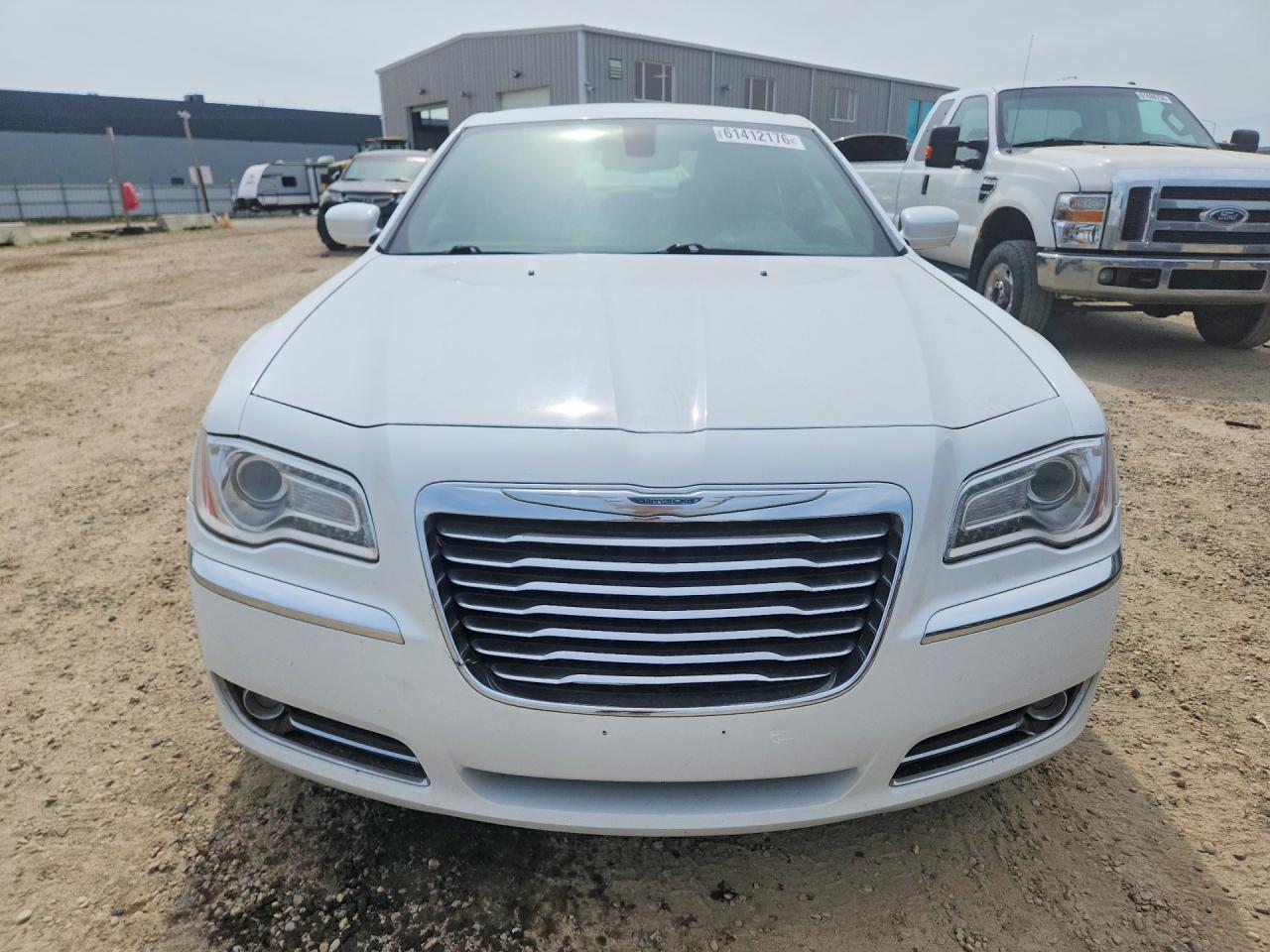 2013 Chrysler 300 White vin: 2C3CCAAG3DH694128