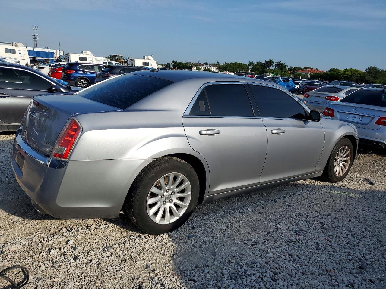 2014 Chrysler 300 Silver vin: 2C3CCAAG3EH141609