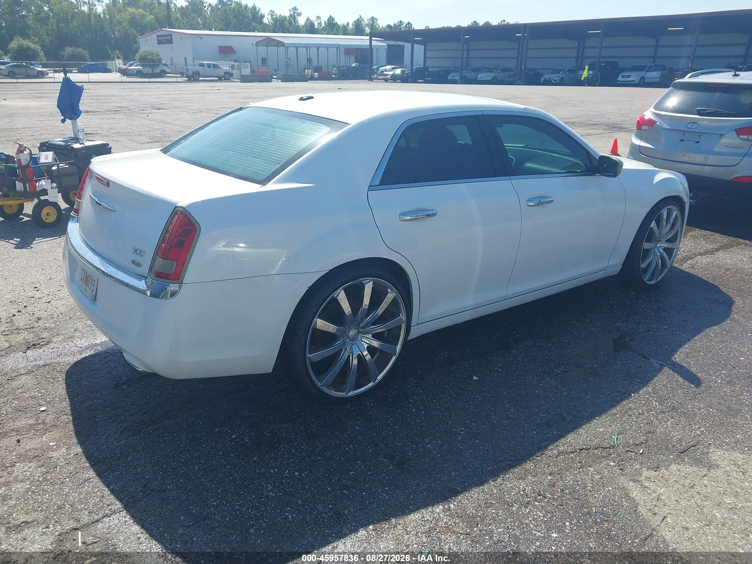 2014 Chrysler 300 White vin: 2C3CCAAG3EH175758