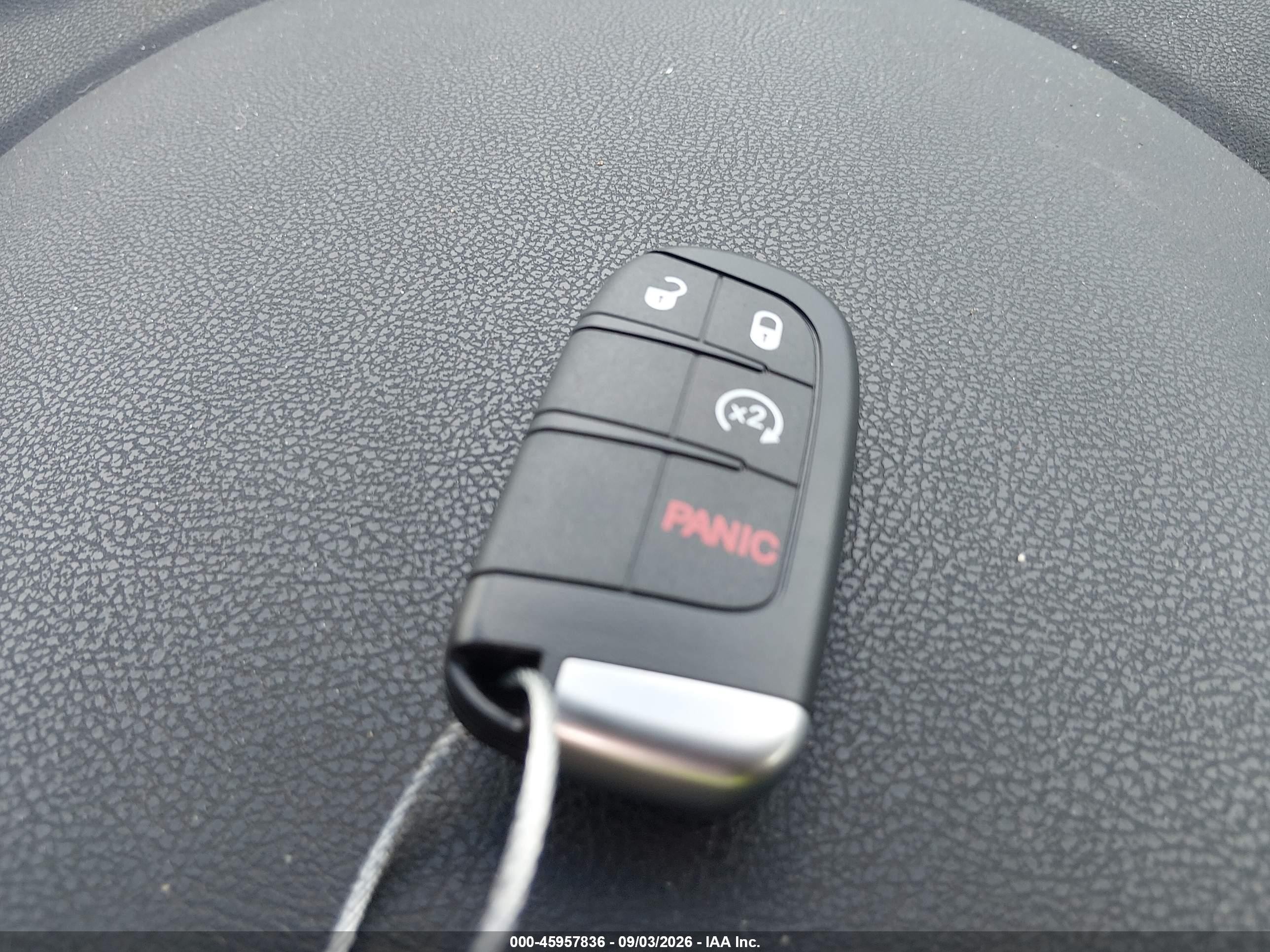 2014 Chrysler 300 White vin: 2C3CCAAG3EH175758