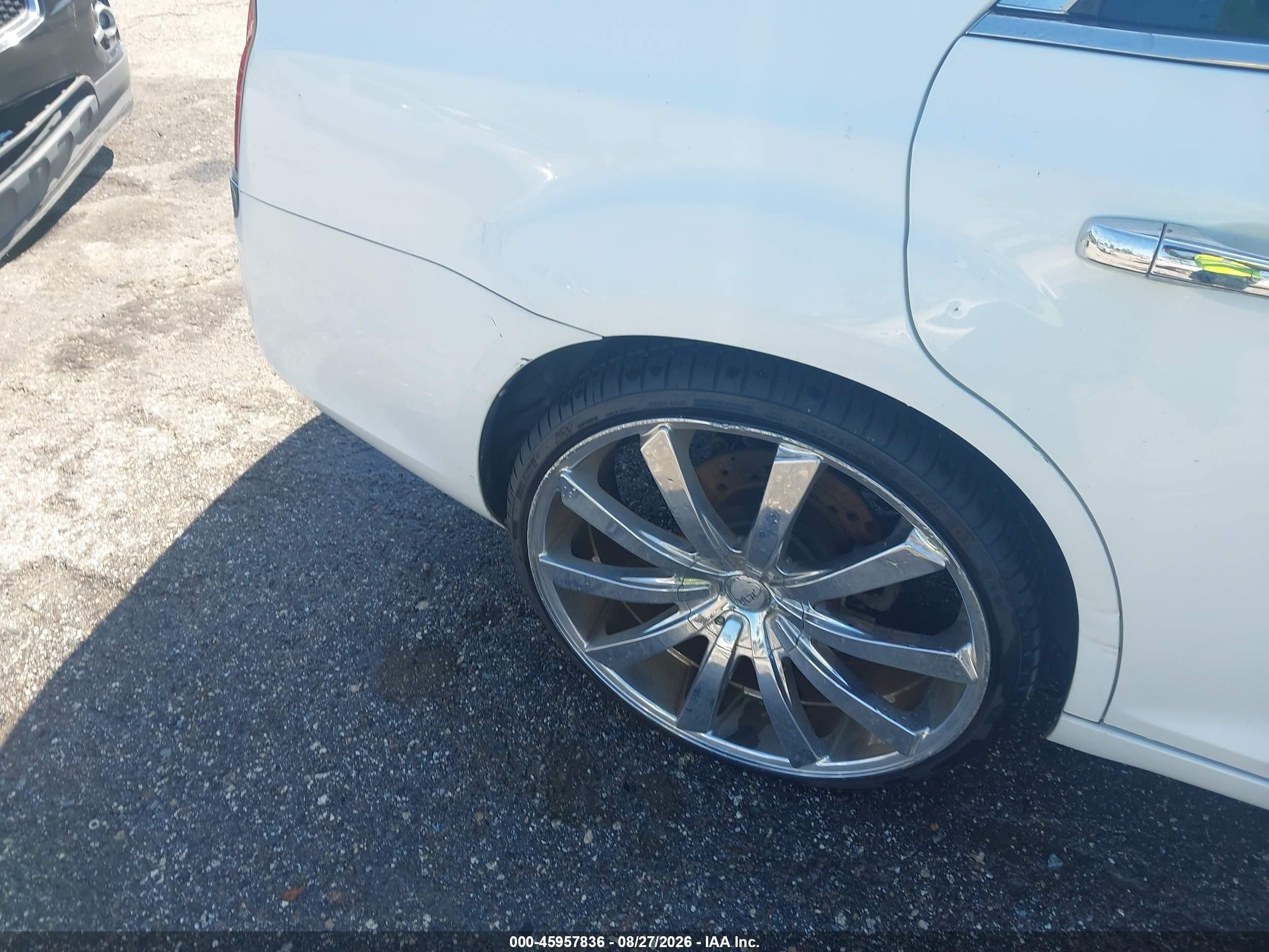 2014 Chrysler 300 White vin: 2C3CCAAG3EH175758