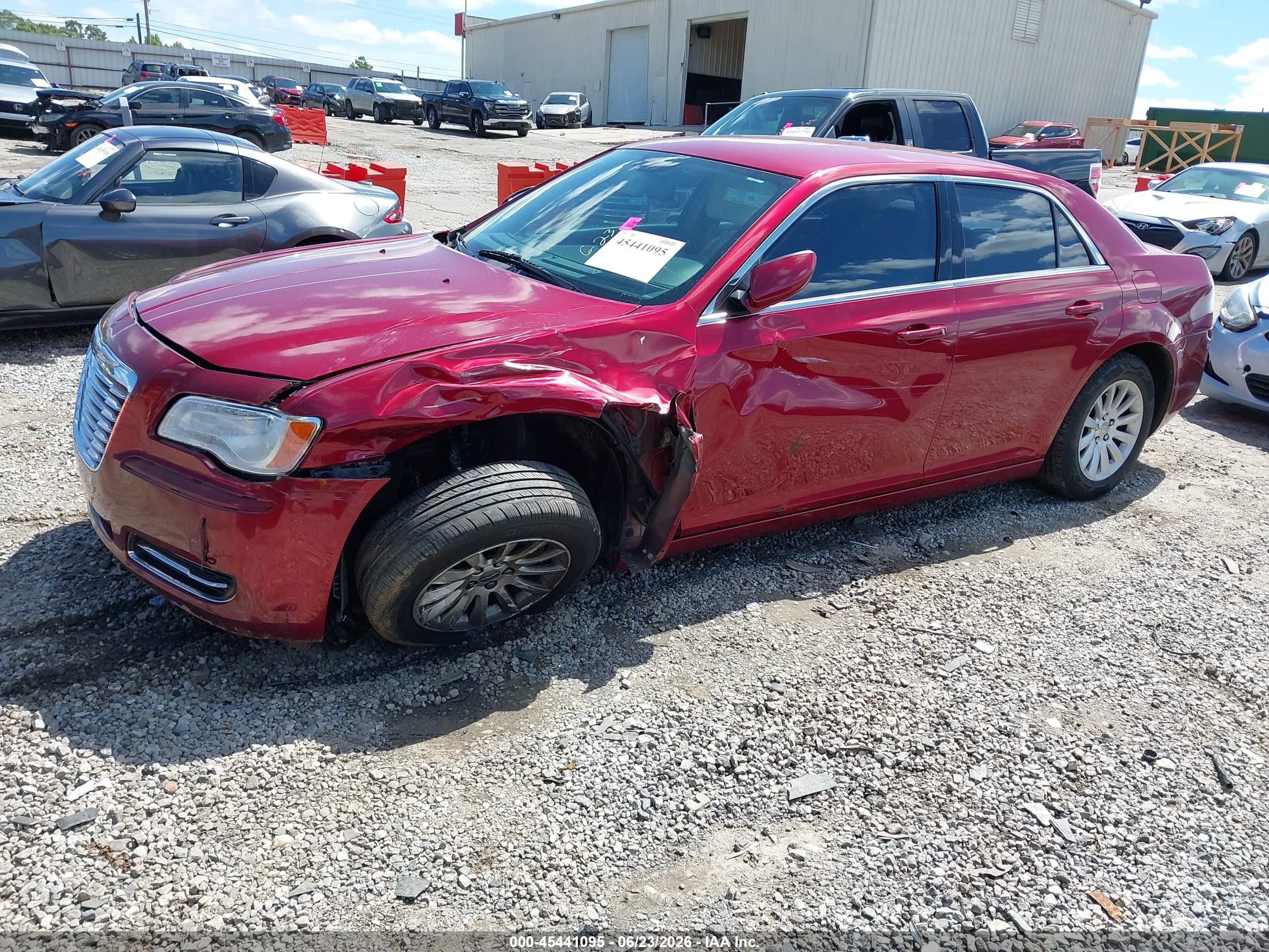 2014 Chrysler 300 Red vin: 2C3CCAAG3EH220147