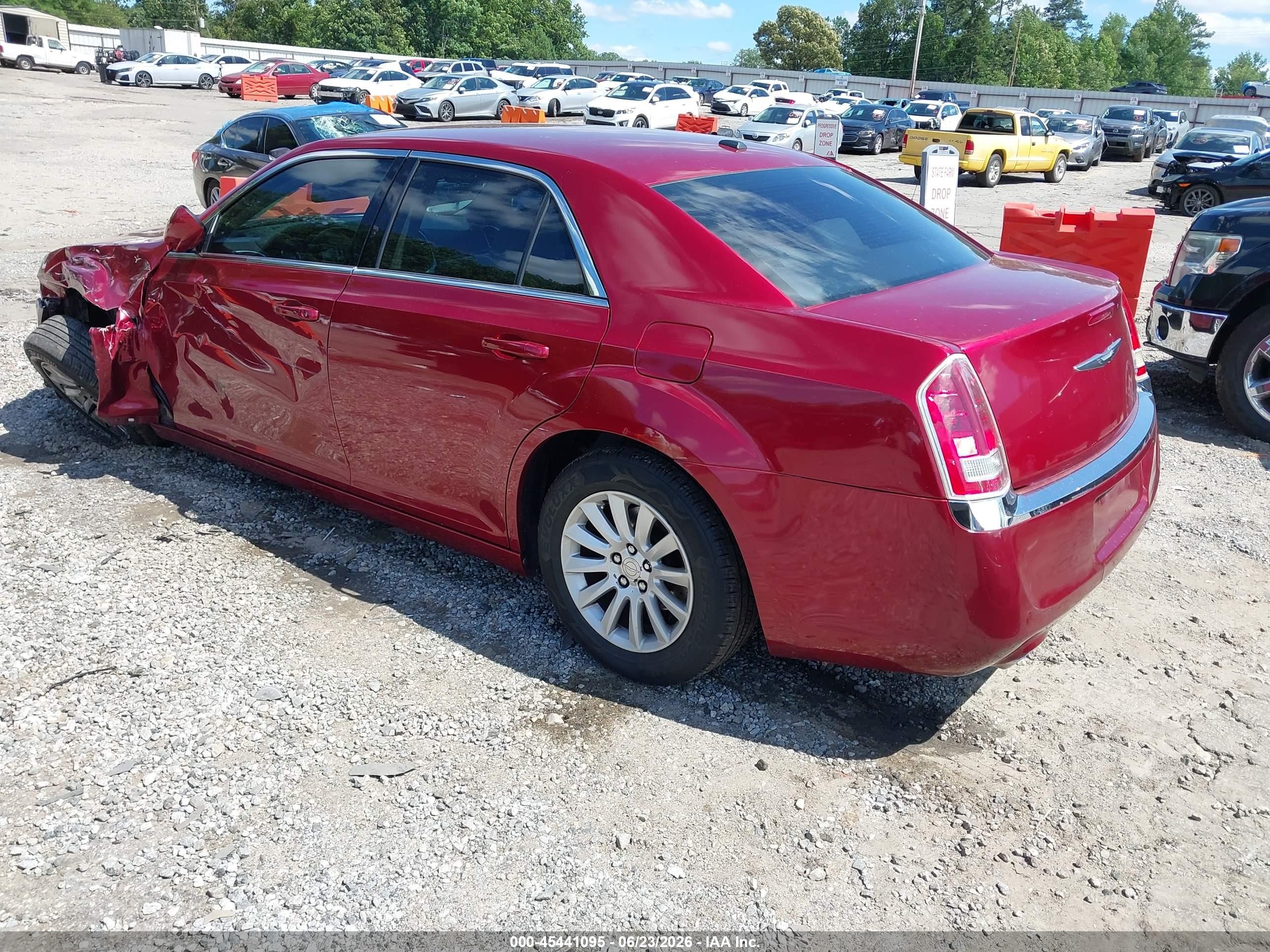 2014 Chrysler 300 Red vin: 2C3CCAAG3EH220147