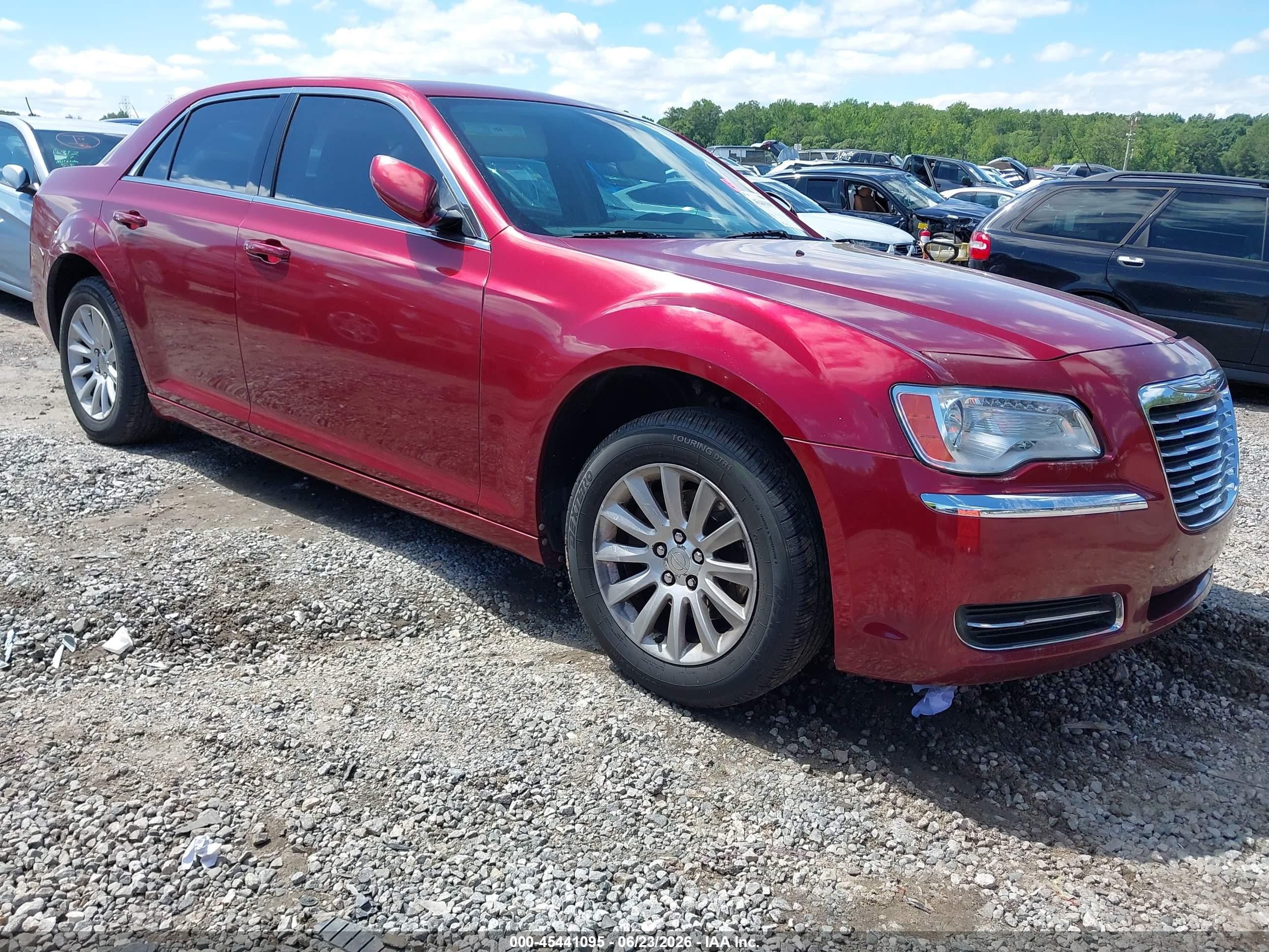 2014 Chrysler 300 Red vin: 2C3CCAAG3EH220147