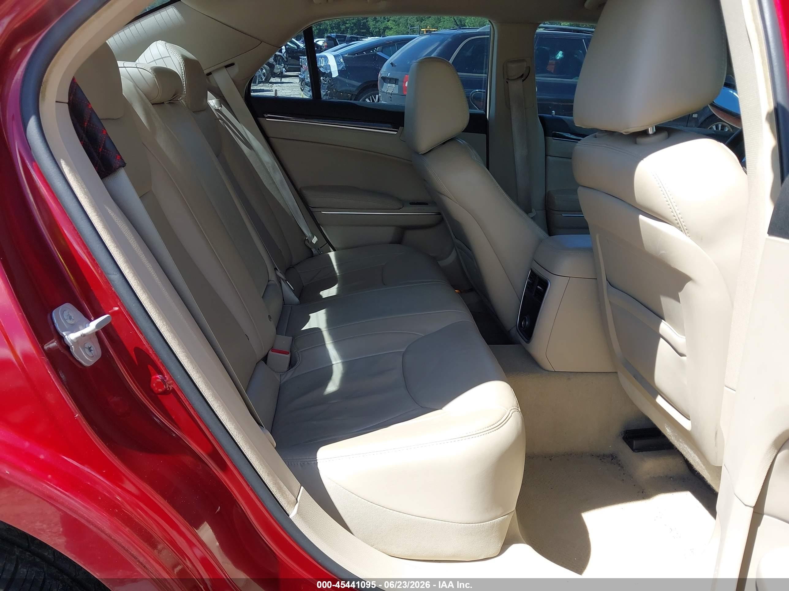 2014 Chrysler 300 Red vin: 2C3CCAAG3EH220147
