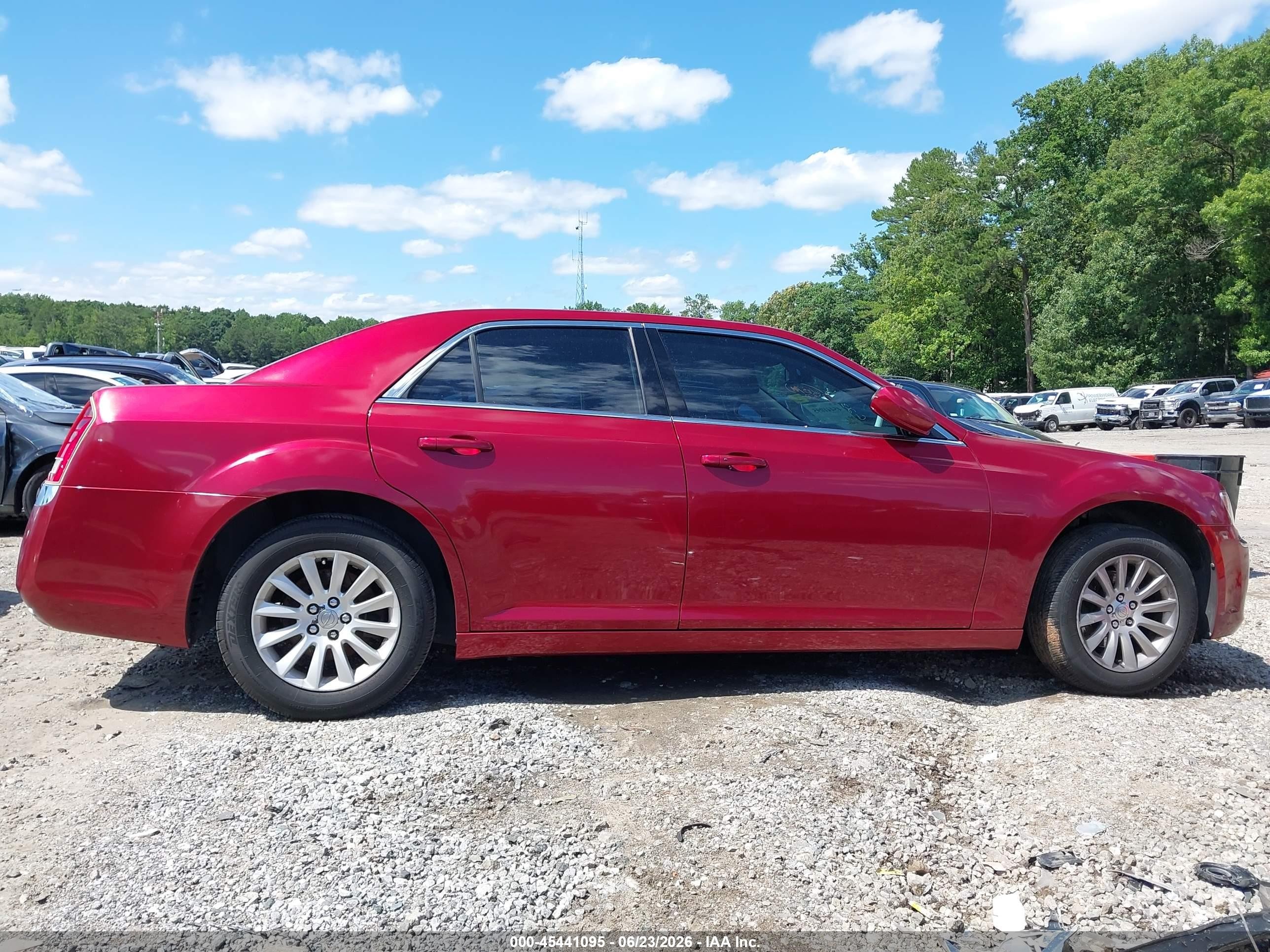 2014 Chrysler 300 Red vin: 2C3CCAAG3EH220147