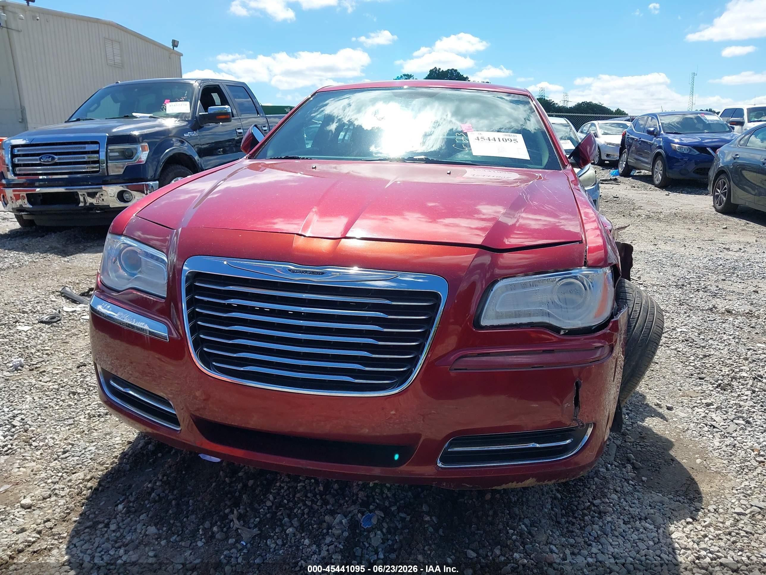 2014 Chrysler 300 Red vin: 2C3CCAAG3EH220147