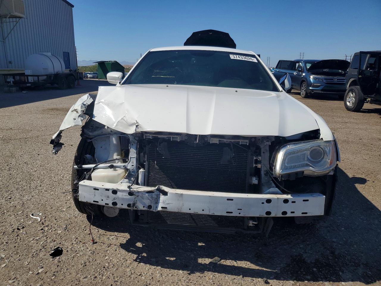 2014 Chrysler 300 White vin: 2C3CCAAG3EH243721